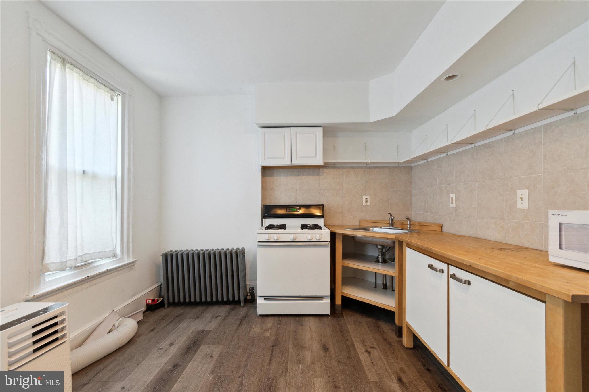 FERN ROCK - Residential Lease