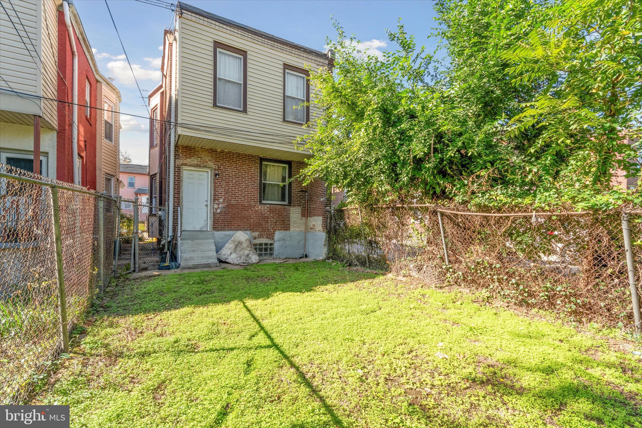 FERN ROCK - Residential Lease