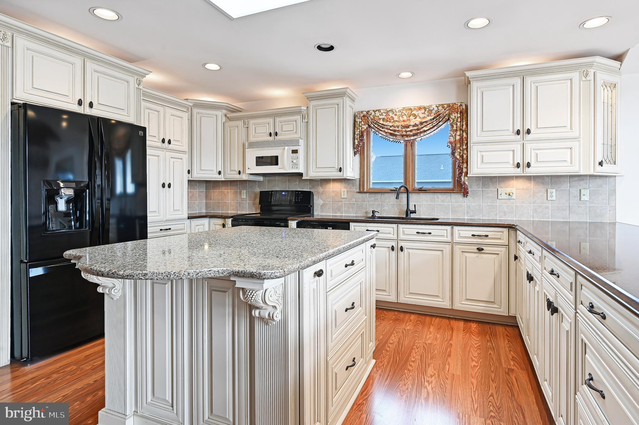 CAINE KEYS II - Residential