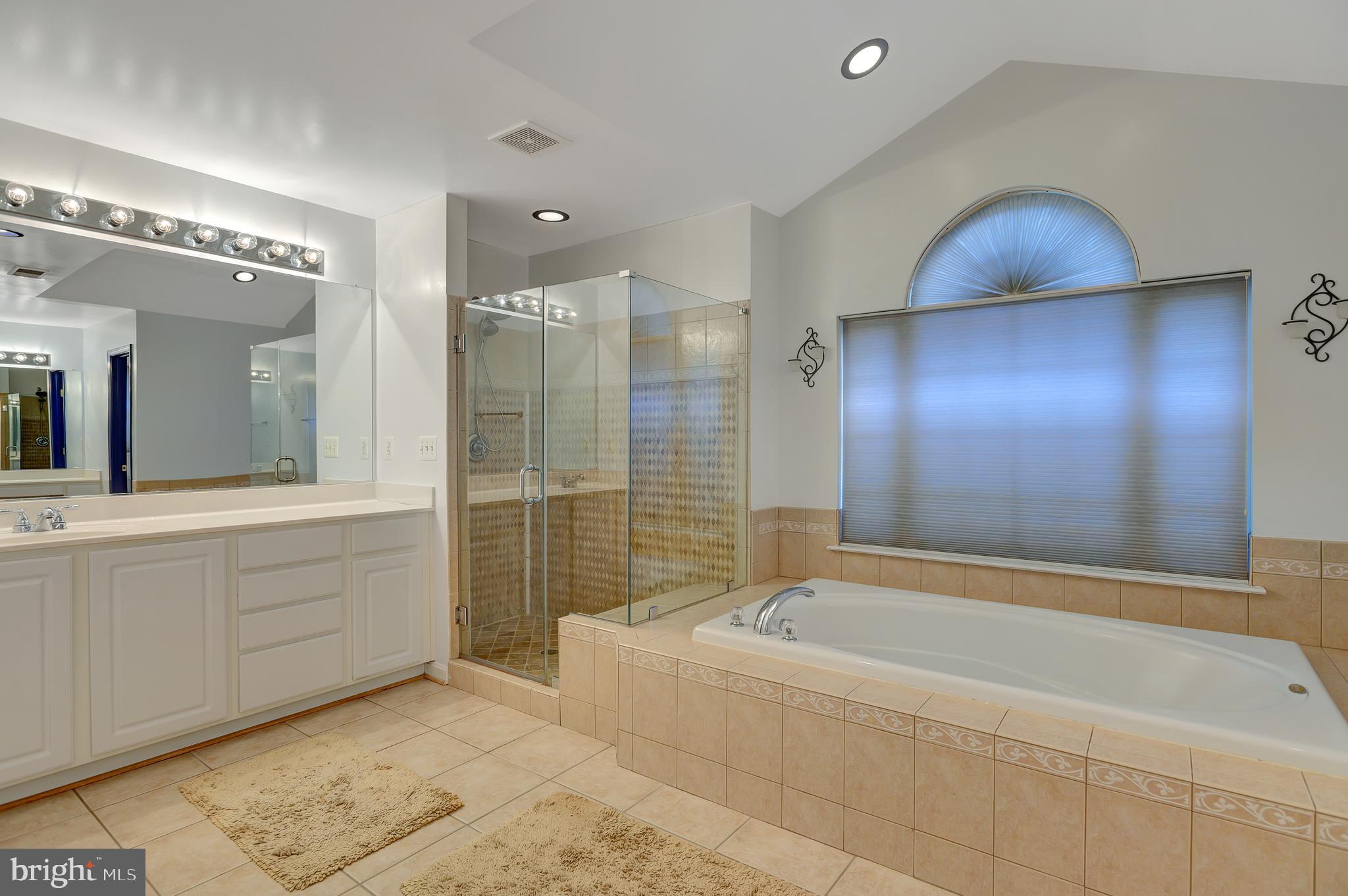 LYNDAM HILL - Residential