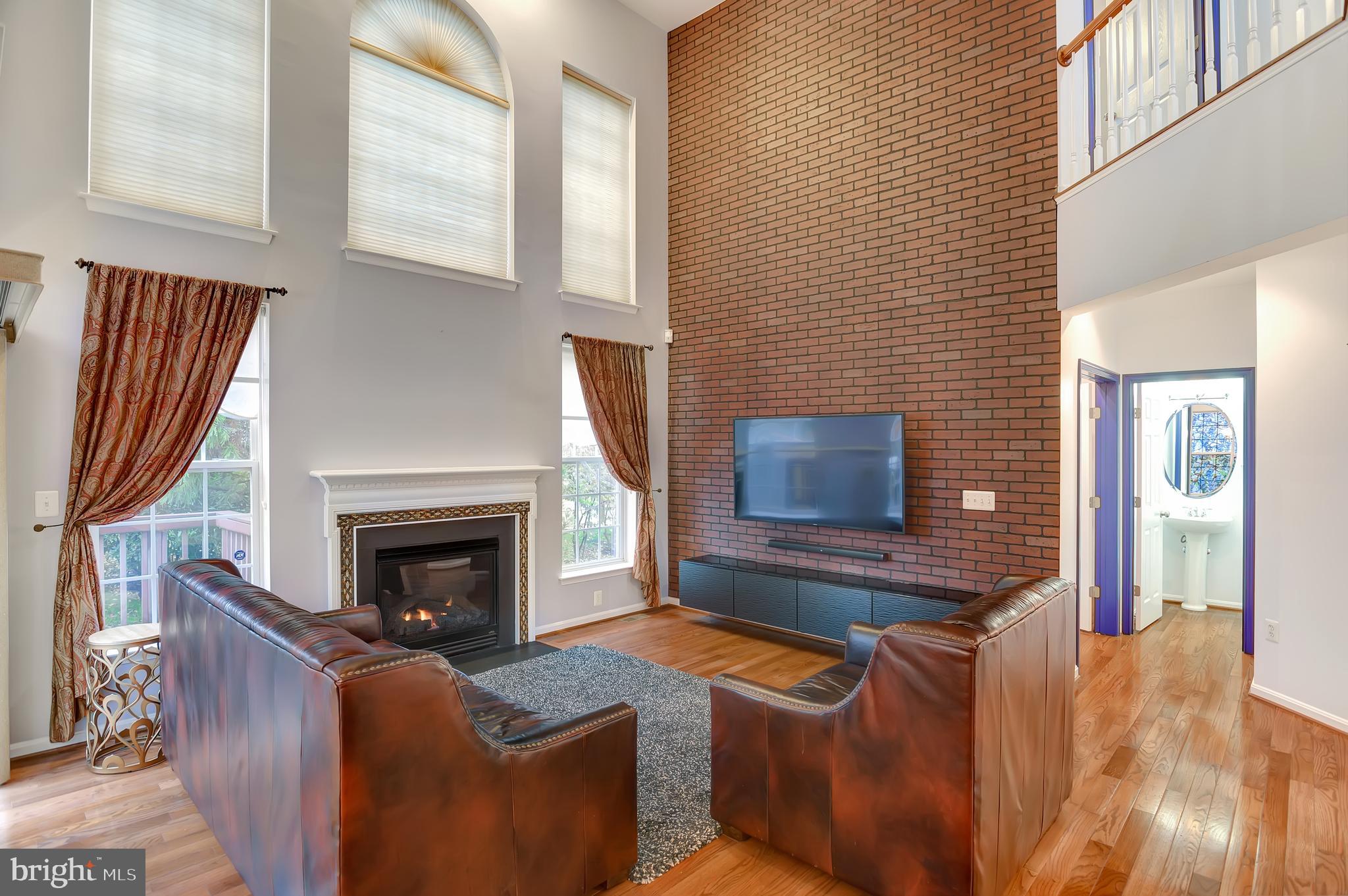 LYNDAM HILL - Residential