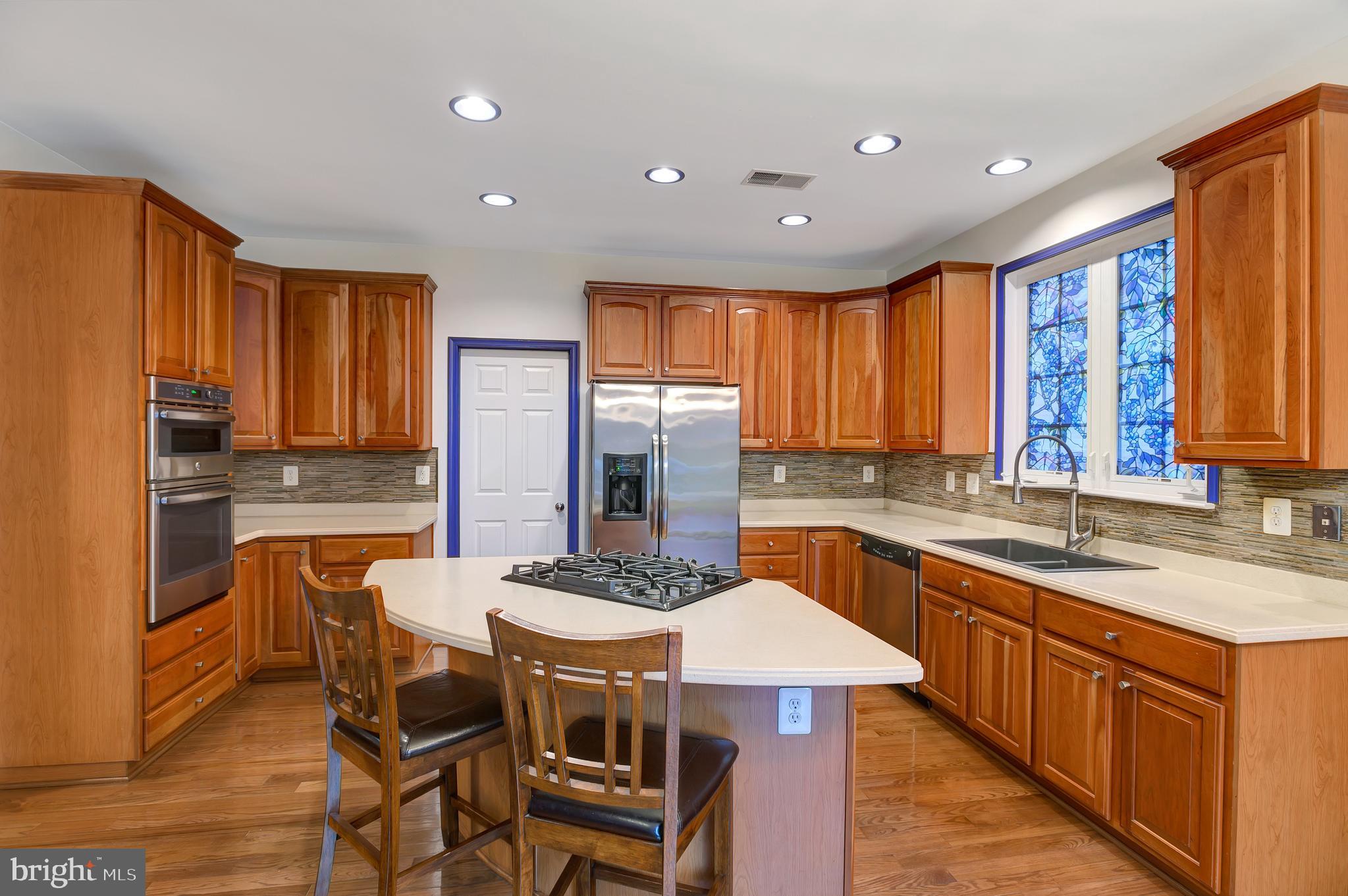 LYNDAM HILL - Residential