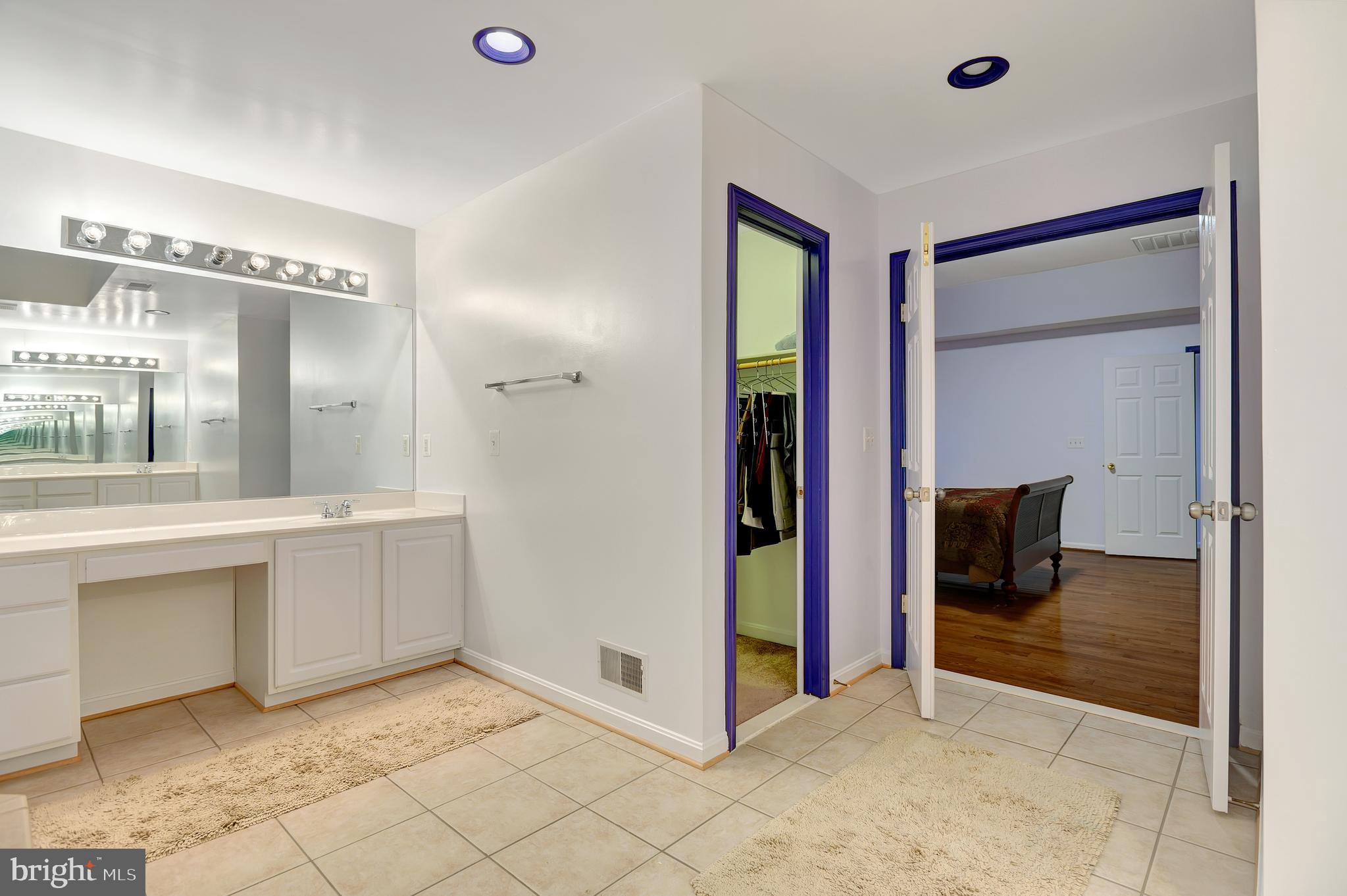 LYNDAM HILL - Residential