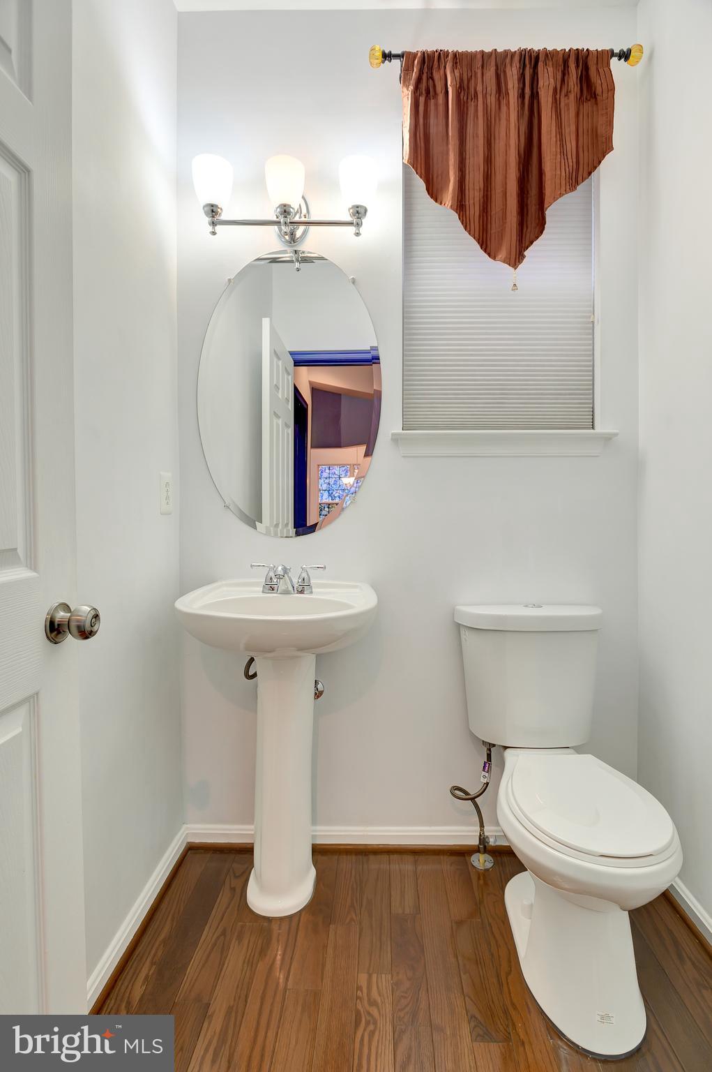 LYNDAM HILL - Residential