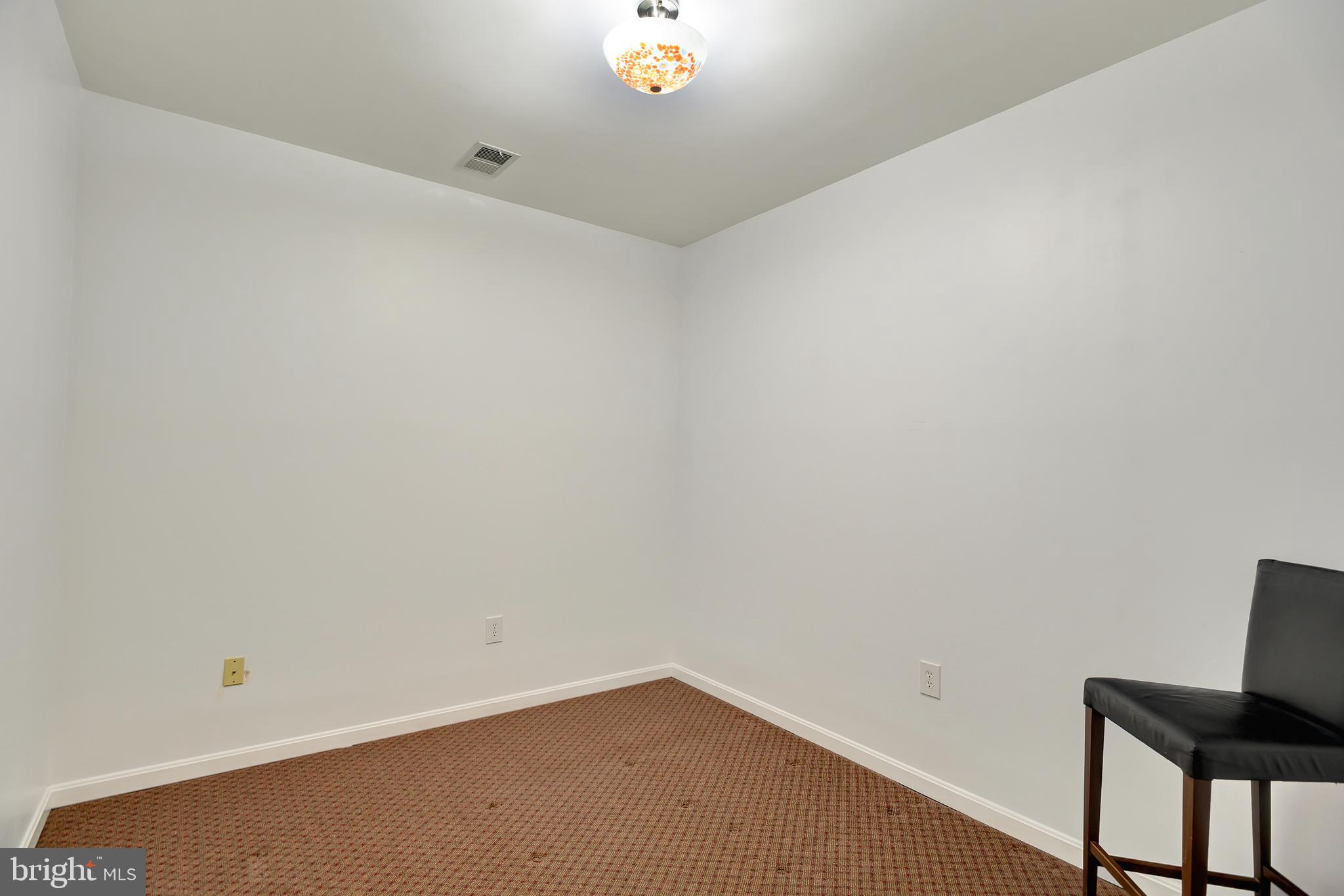 LYNDAM HILL - Residential