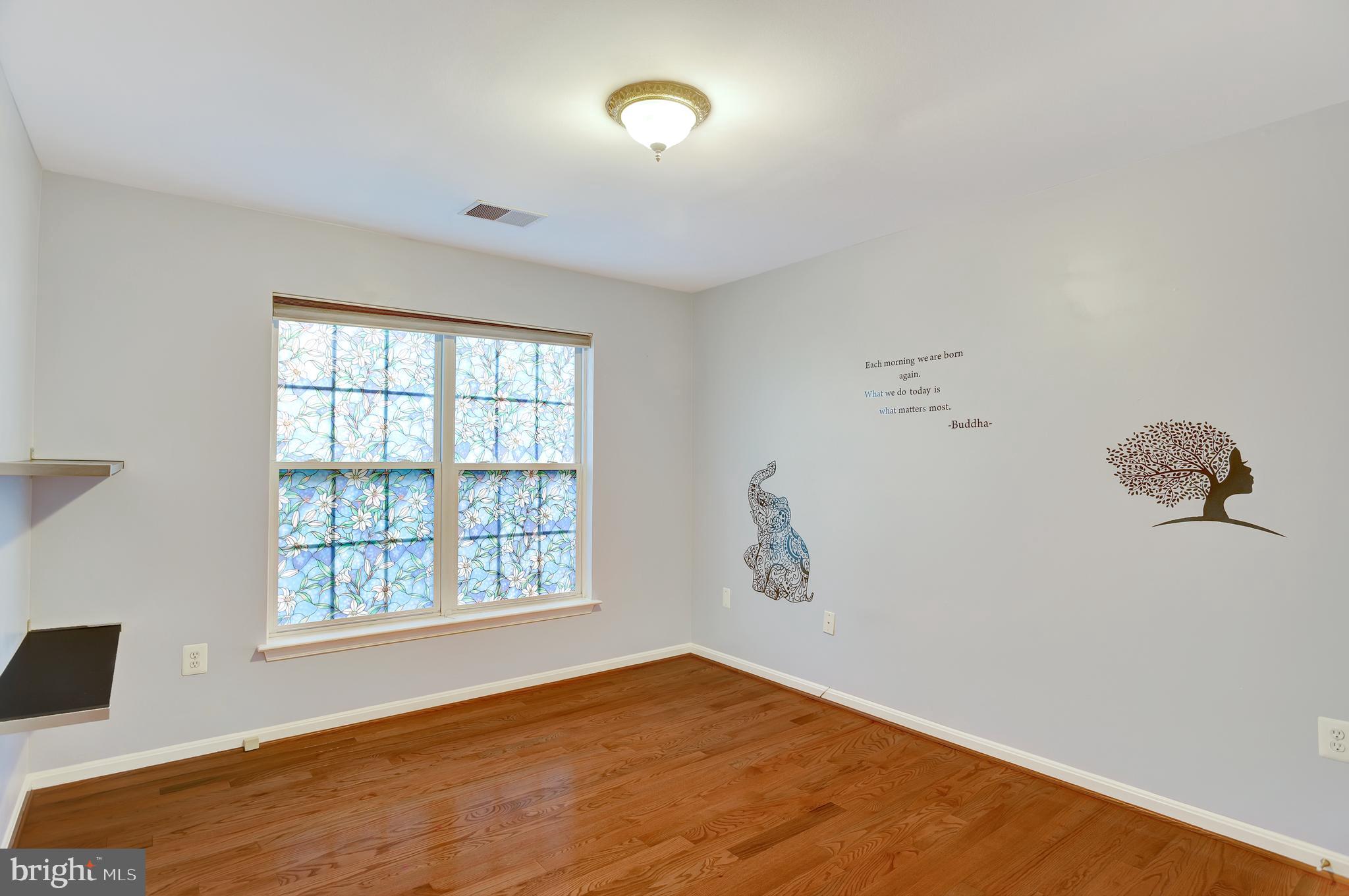 LYNDAM HILL - Residential