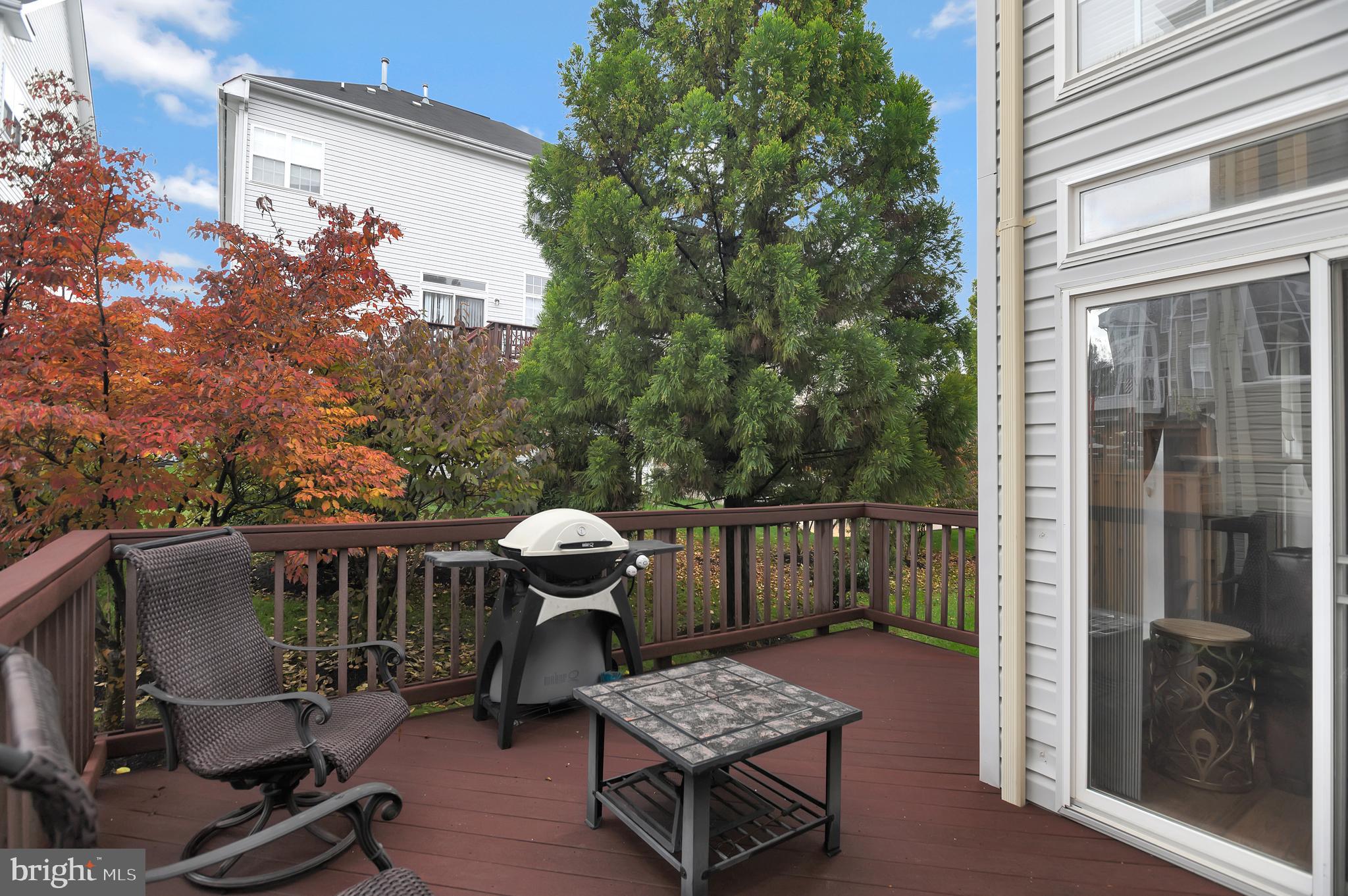 LYNDAM HILL - Residential