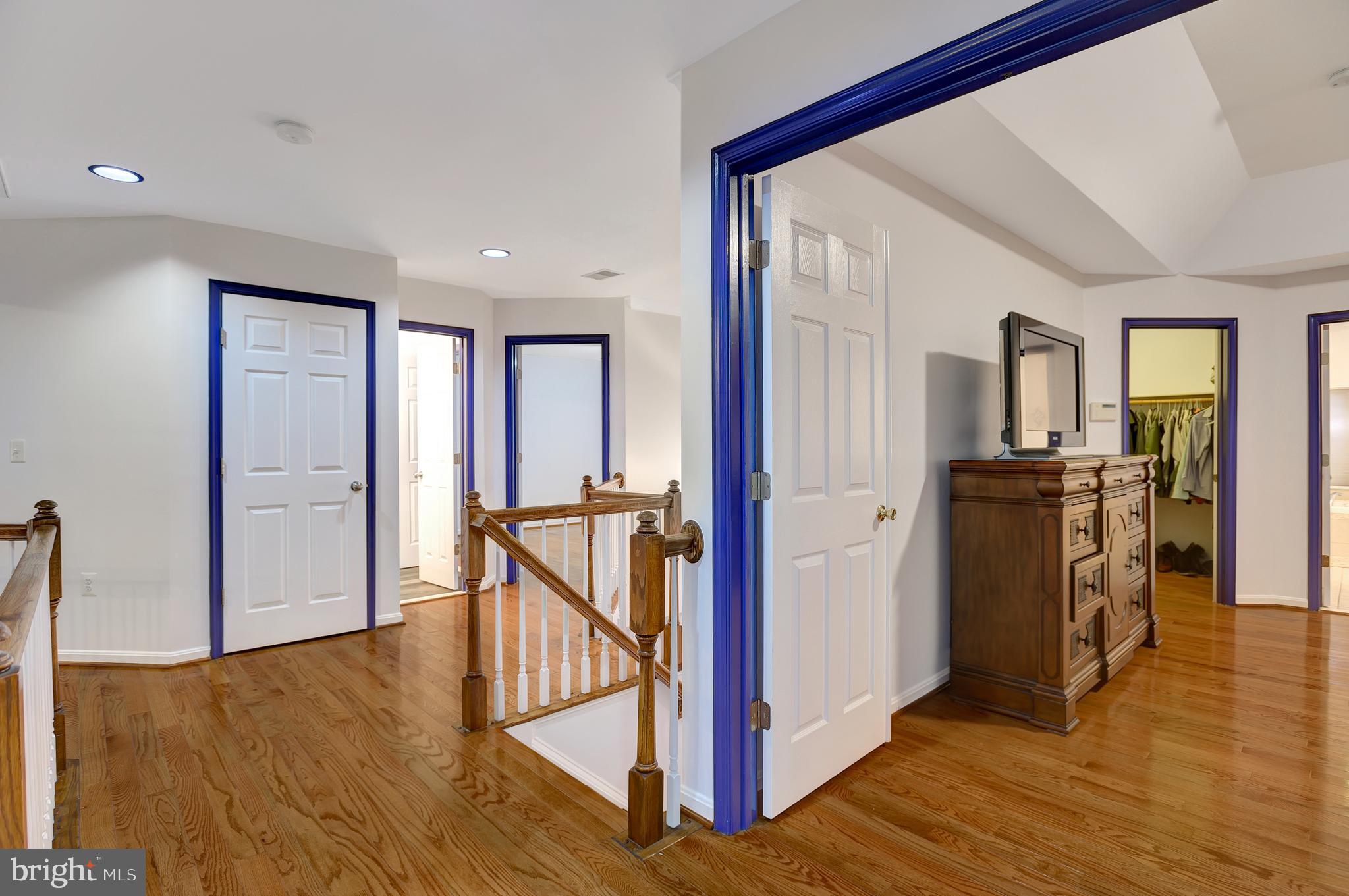 LYNDAM HILL - Residential