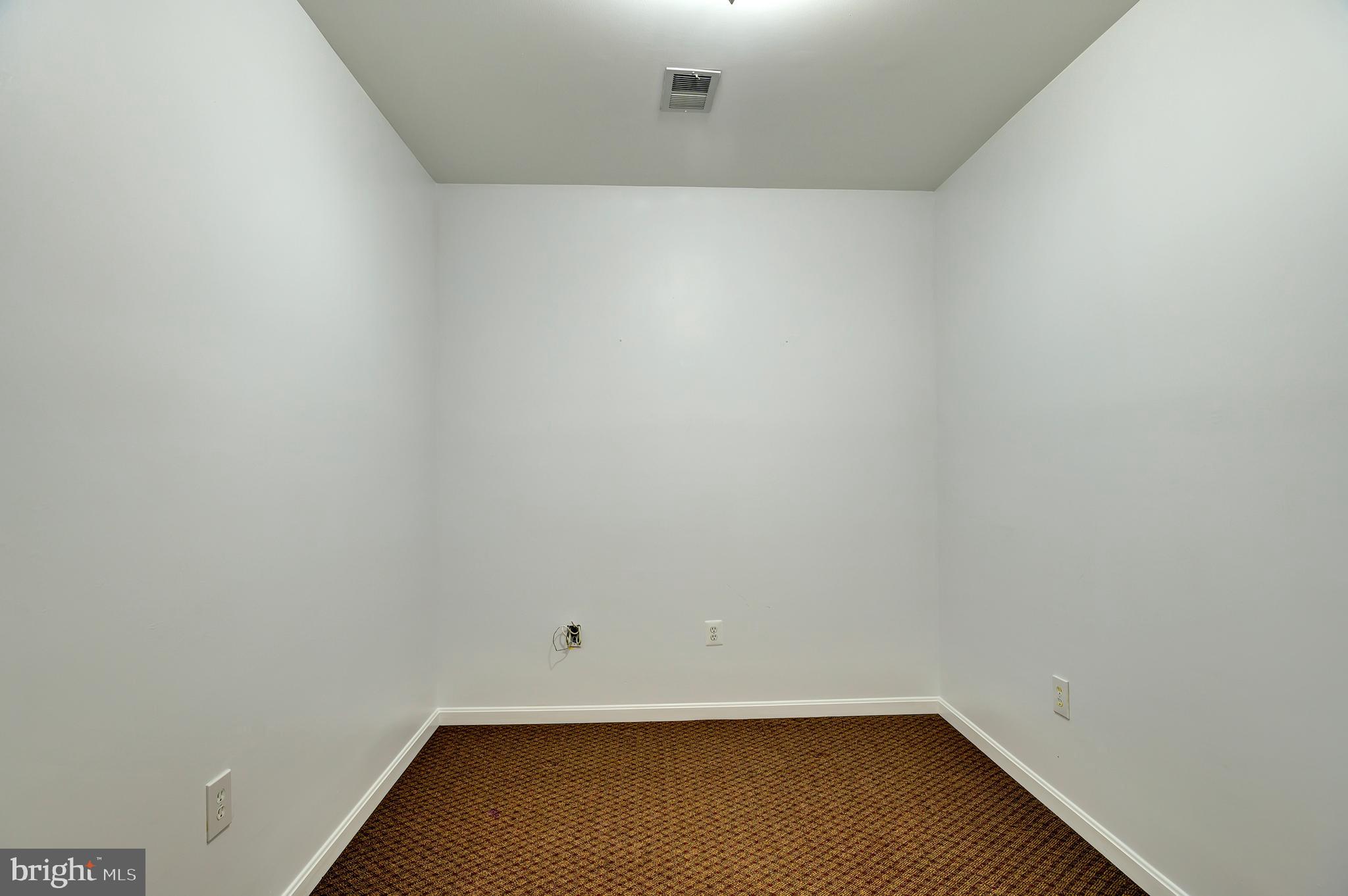 LYNDAM HILL - Residential