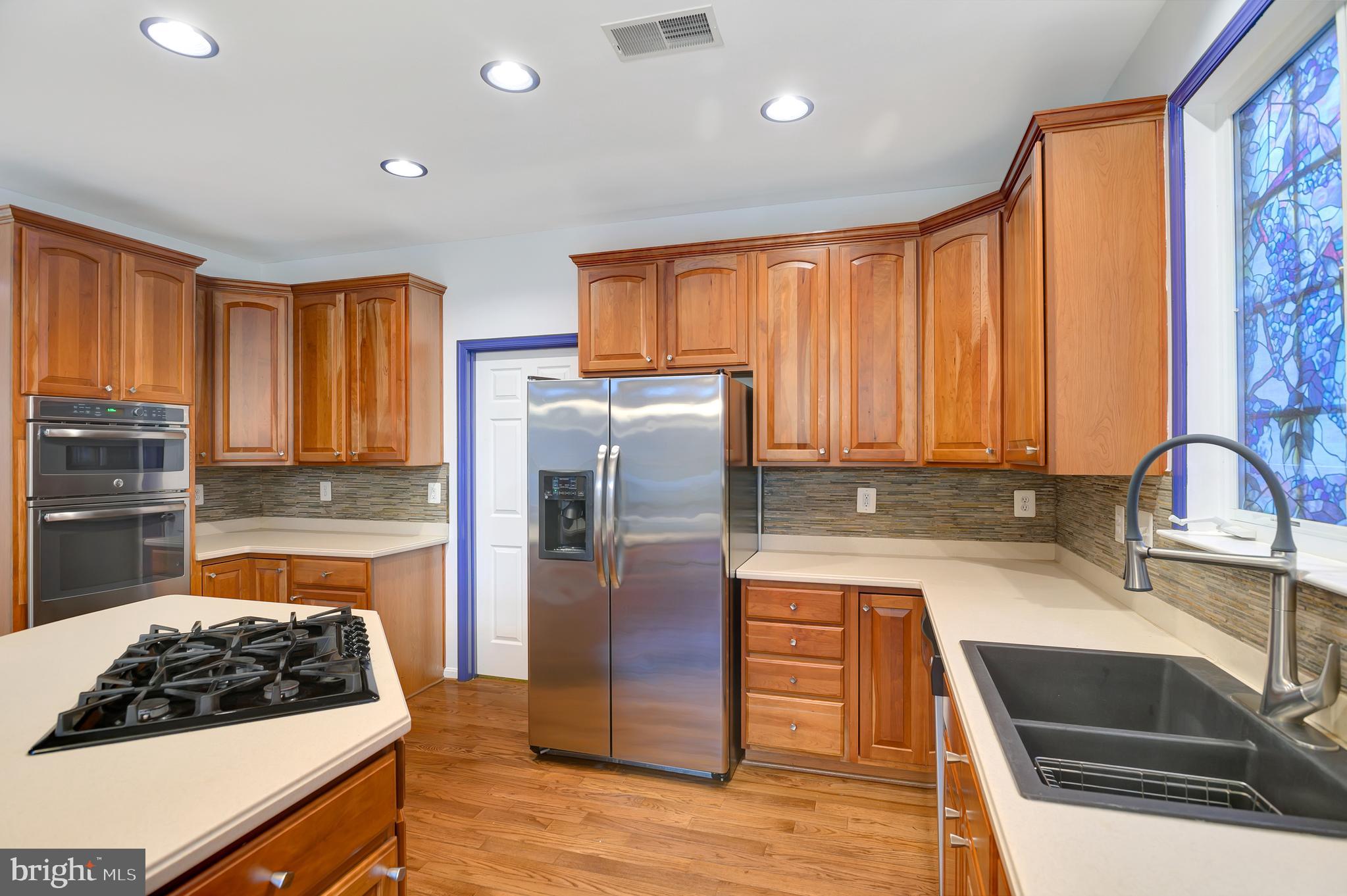 LYNDAM HILL - Residential