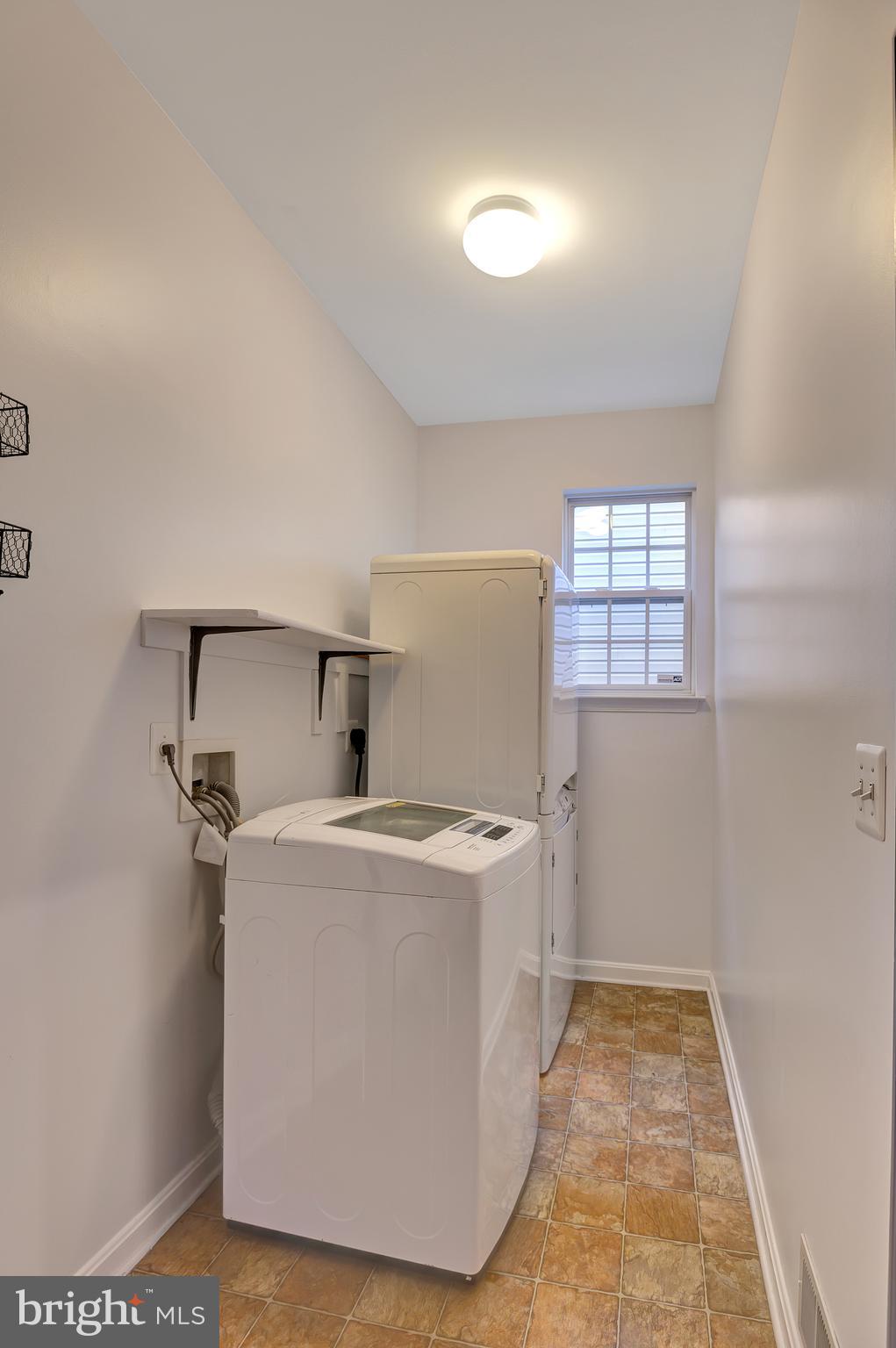 LYNDAM HILL - Residential