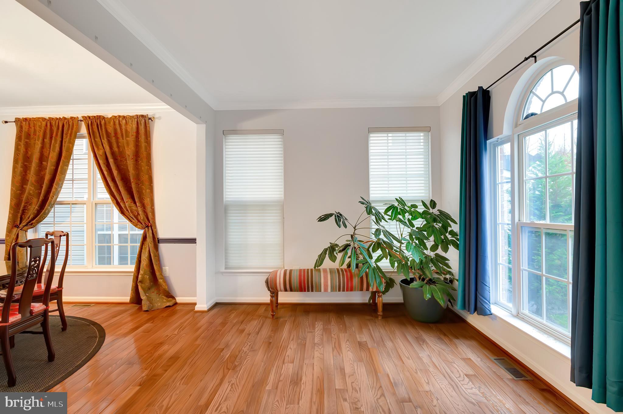 LYNDAM HILL - Residential