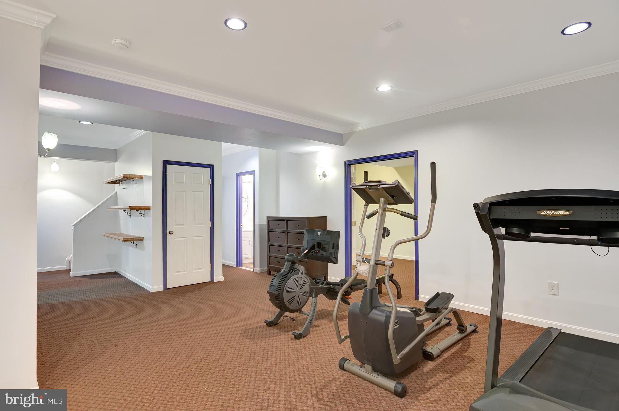 LYNDAM HILL - Residential