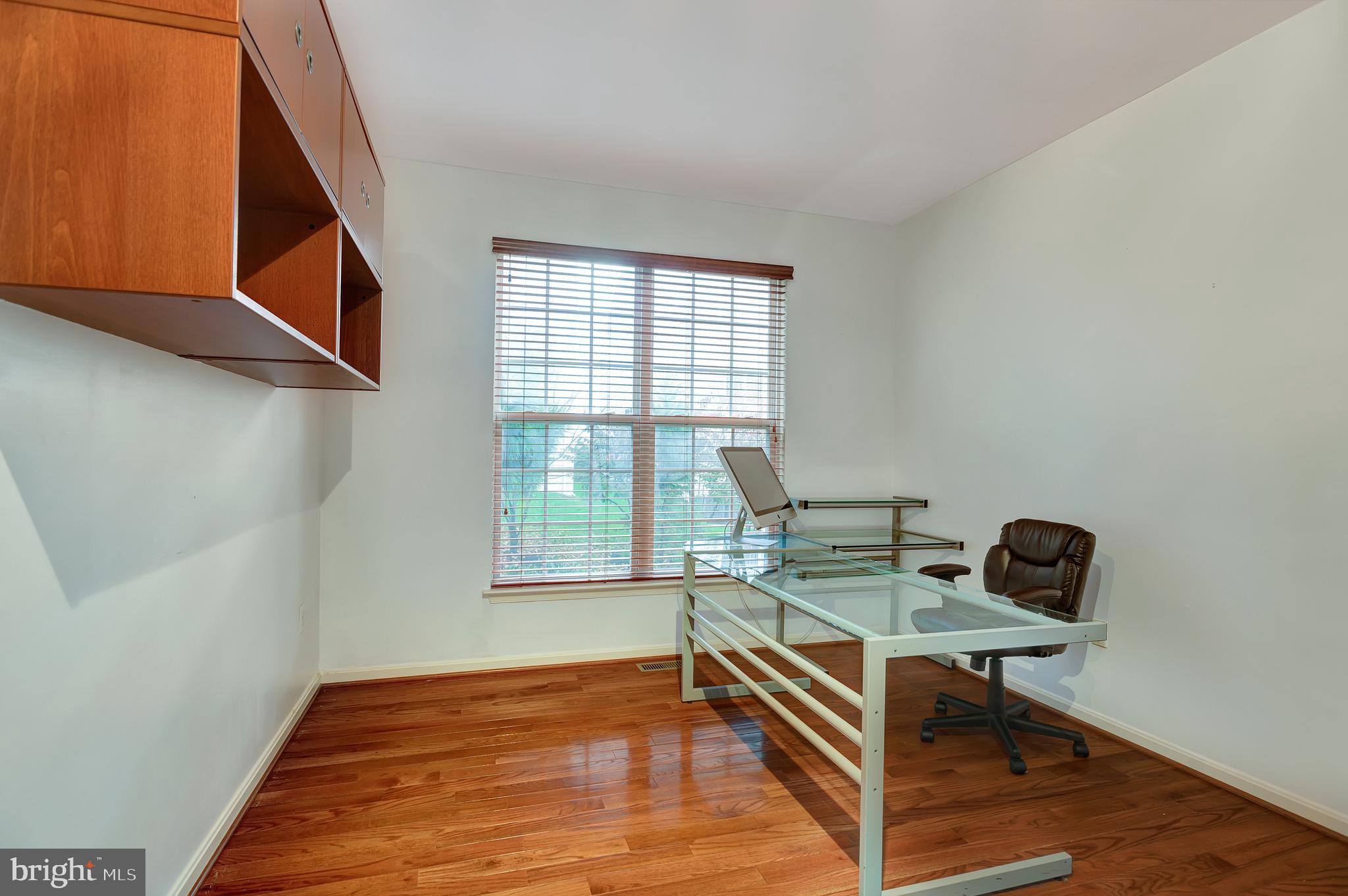 LYNDAM HILL - Residential