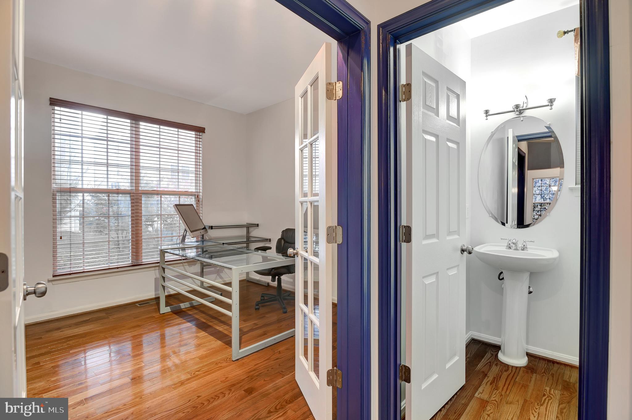 LYNDAM HILL - Residential