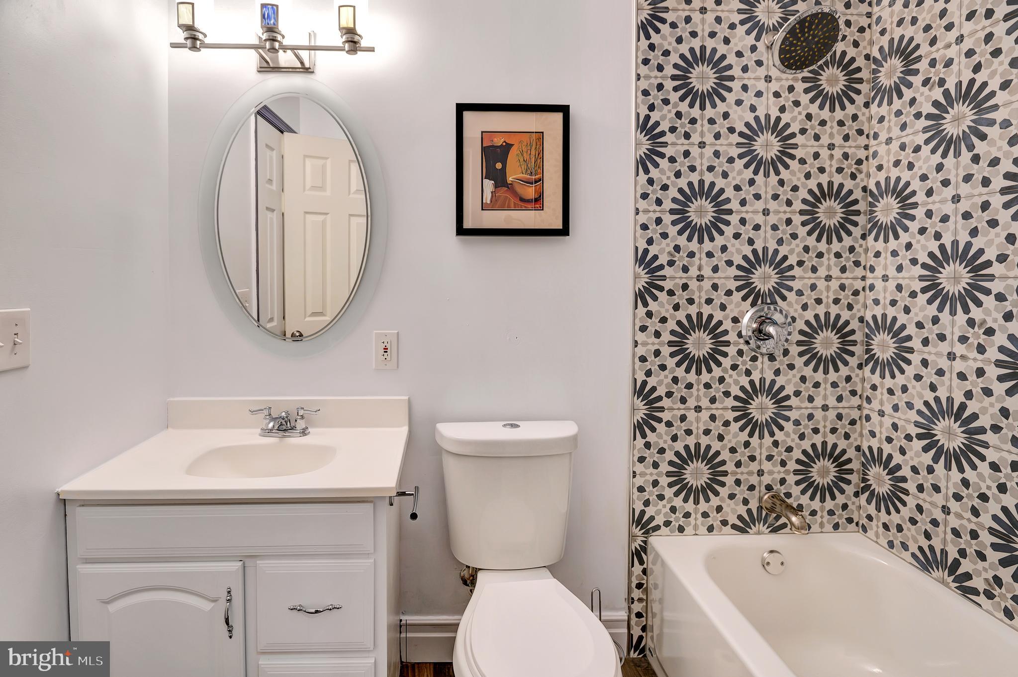 LYNDAM HILL - Residential