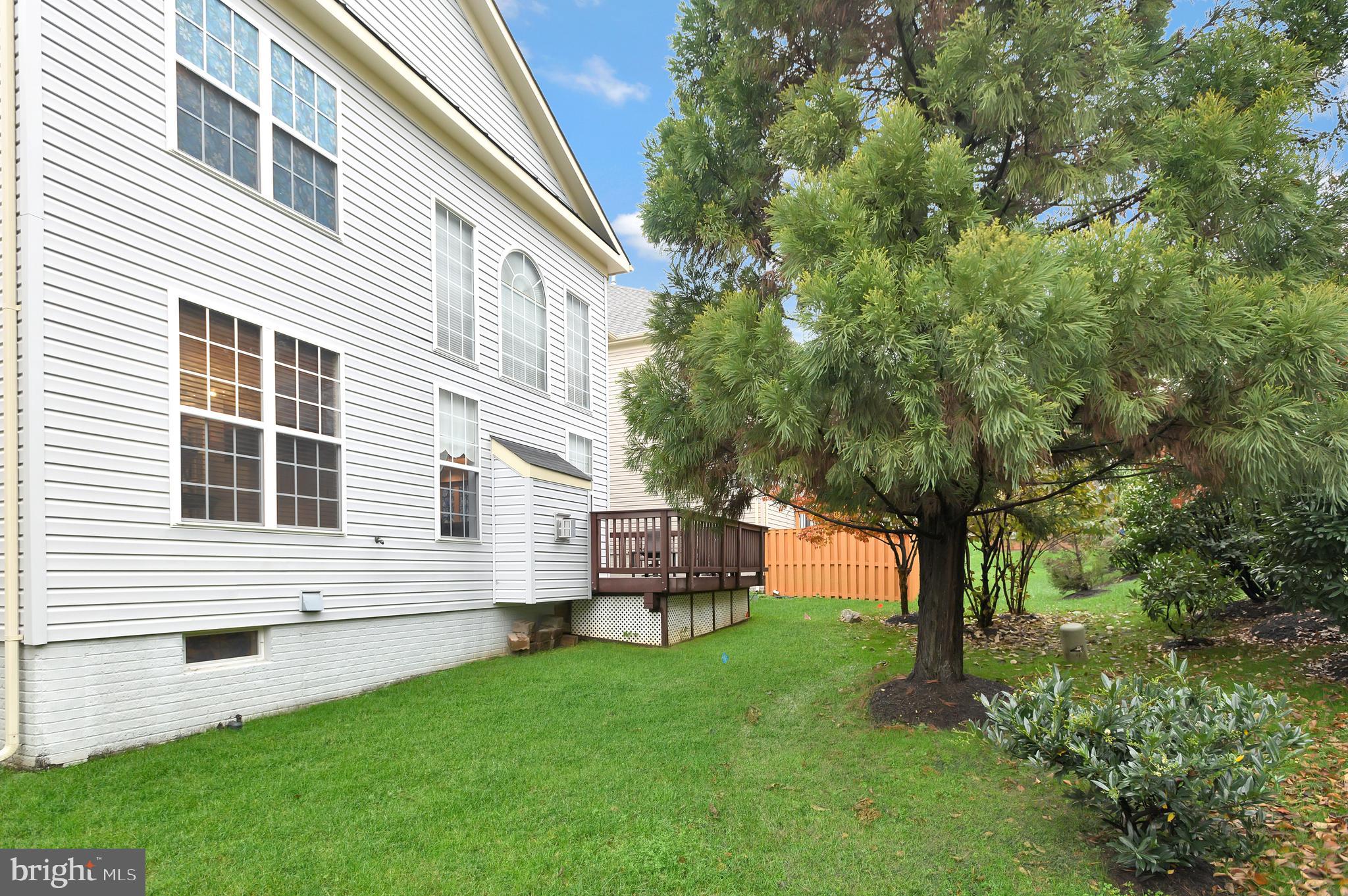 LYNDAM HILL - Residential