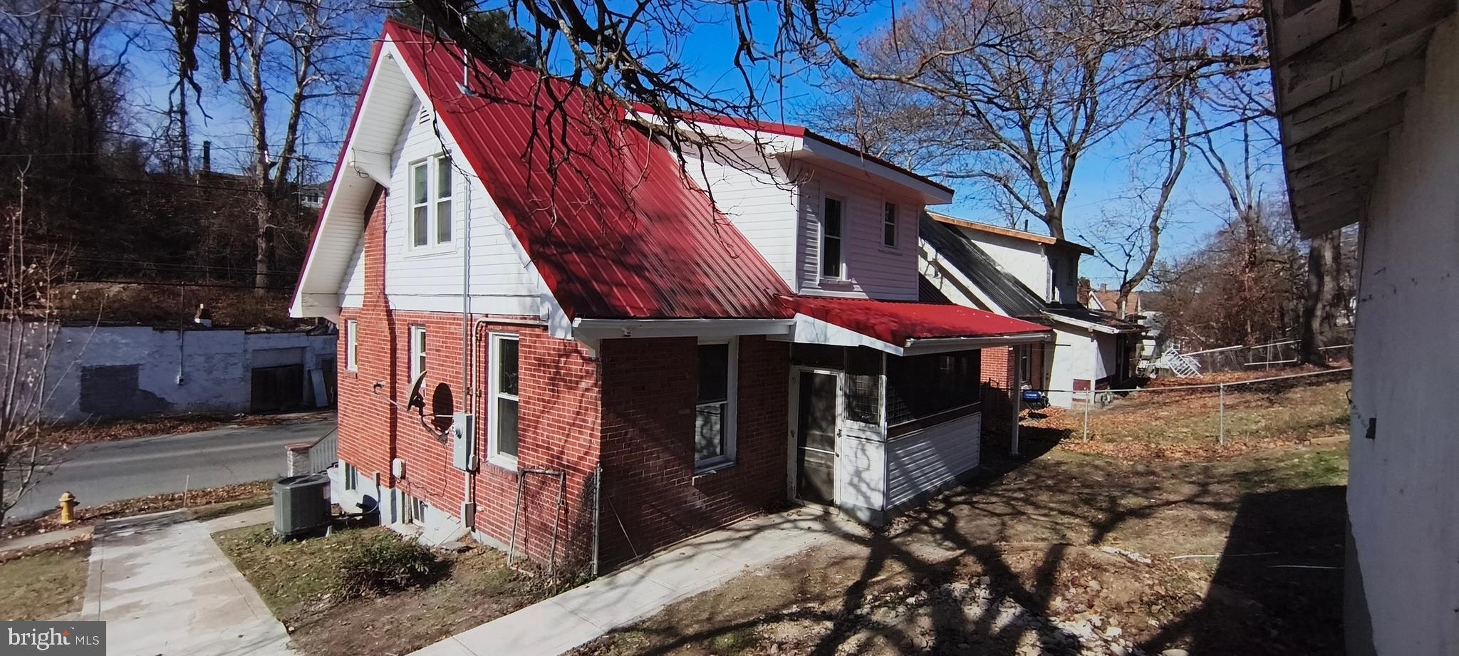 221 S WASHINGTON AVENUE