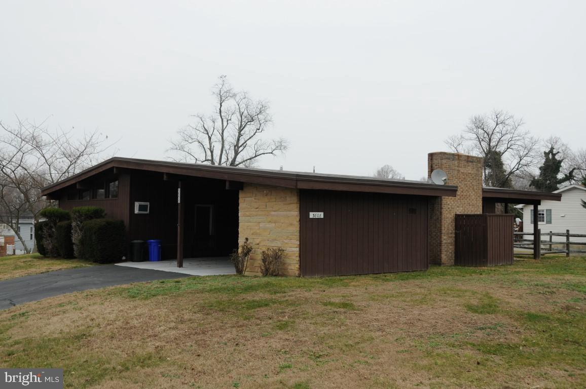 Adorable rambler with lots of character. Open kitchen and family room with vaulted ceilings. Patio off eat in kitchen. Carport and large driveway.
>>>FIRM NO PETS POLICY OR SMOKING IN THE HOUSE<<< $25 App fee per adult, each adult (over 18) must be on lease. Each adult must fill out a separate application. One year lease required. Renter insurance required. Move in time must be within two weeks of application acceptance. LL requires a minimum 650 credit score.