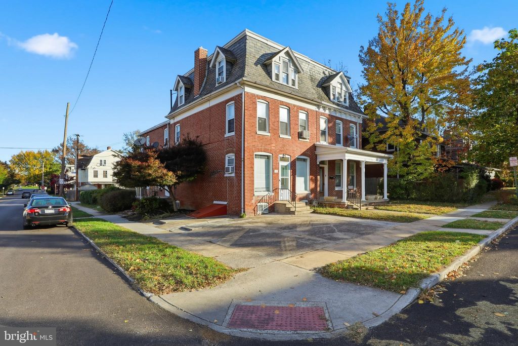 Photo of 1401 2nd Avenue, YORK, PA 17403 (MLS # PAYK2091832)