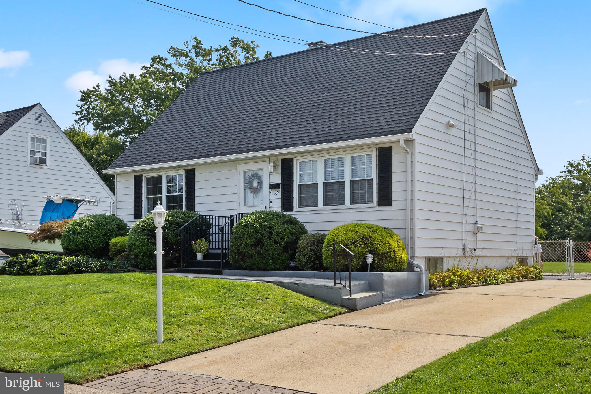 6 BRANDYWINE WAY