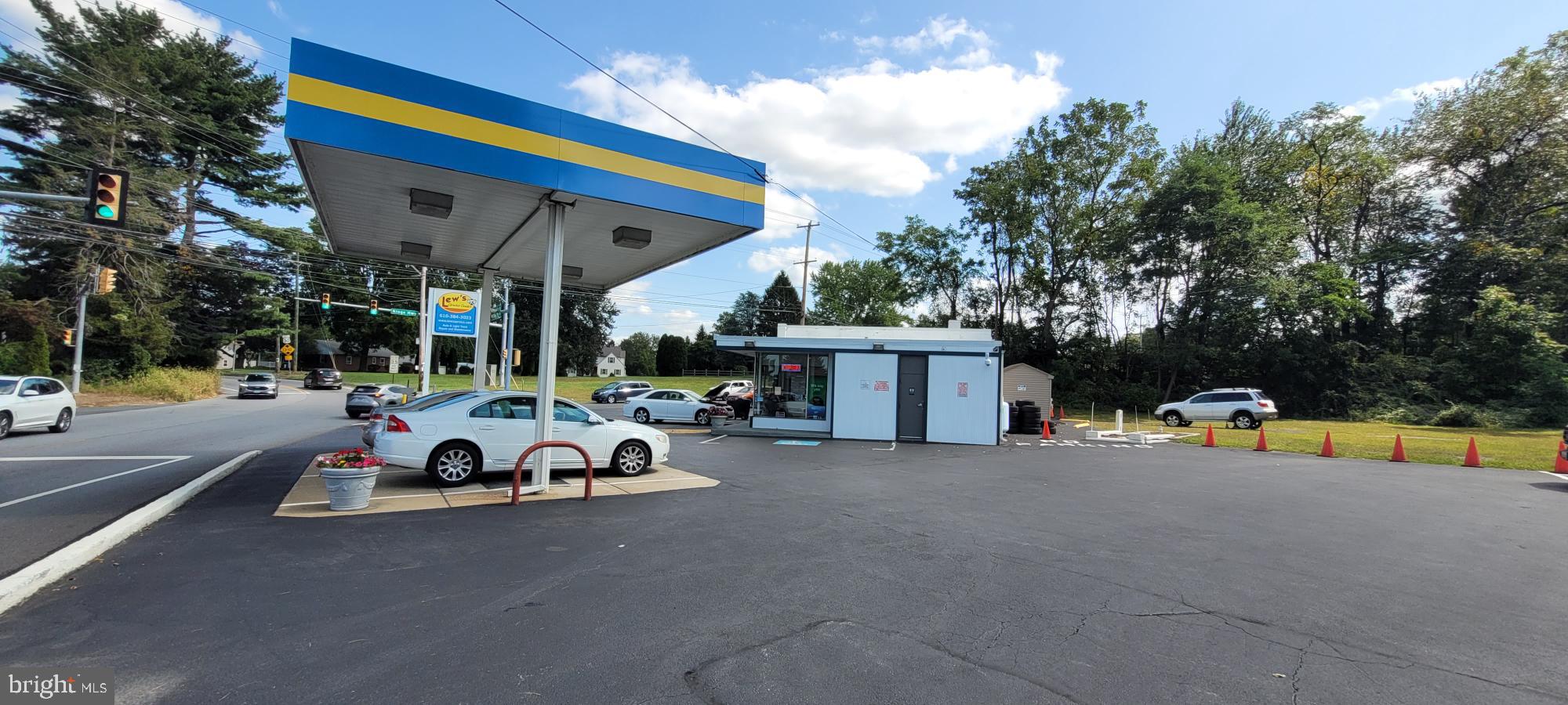 1900 E KINGS HIGHWAY