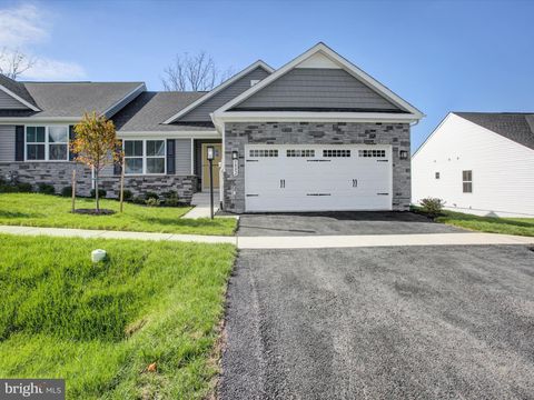 1882 SHANNON DRIVE S GREENCASTLE PA 17225
