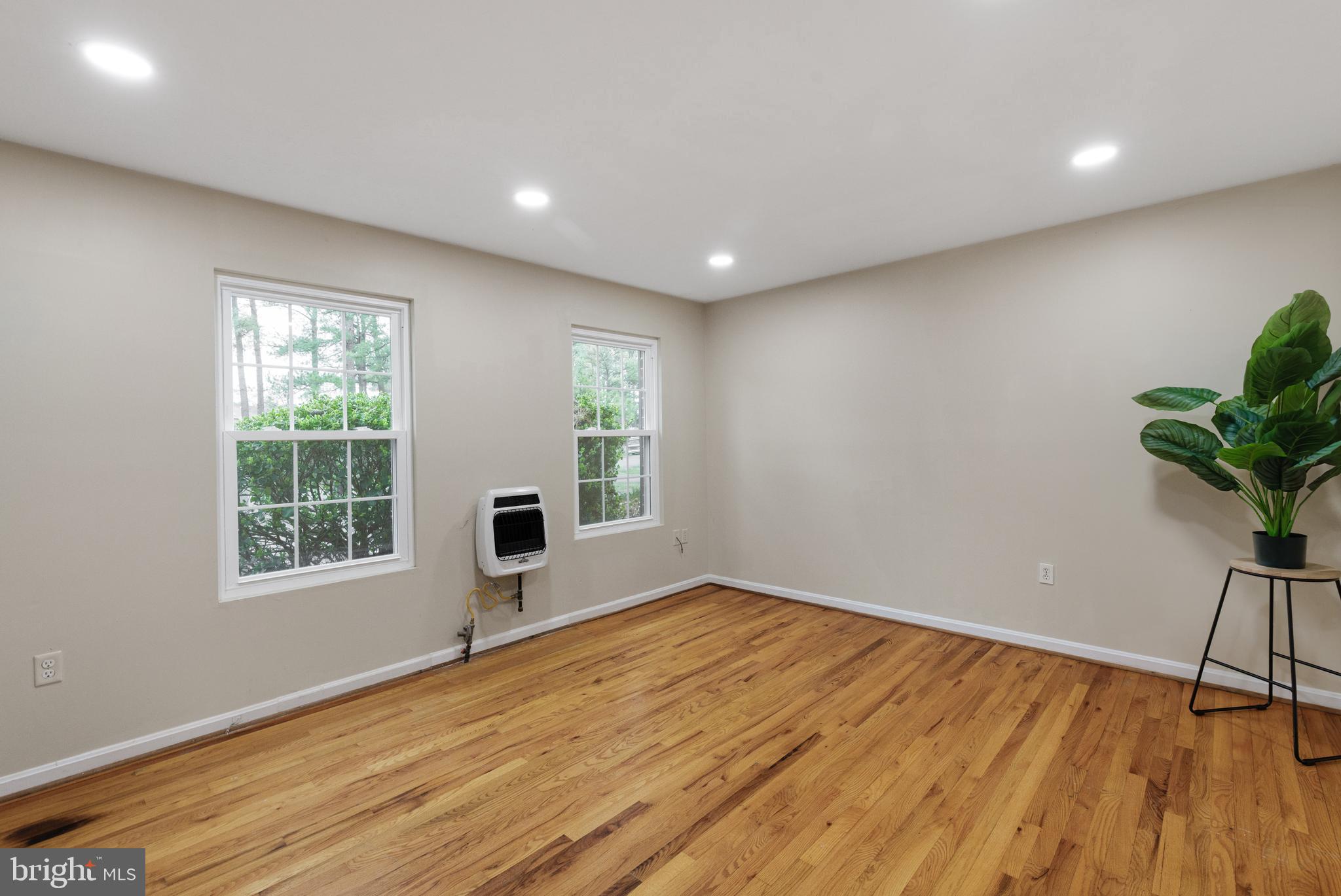 FREDERICKTOWNE TOWNHOUSE - Residential