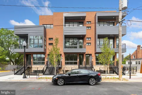 1102 South Highland Street Unit 2, Arlington, VA MLS: VAAR2054600