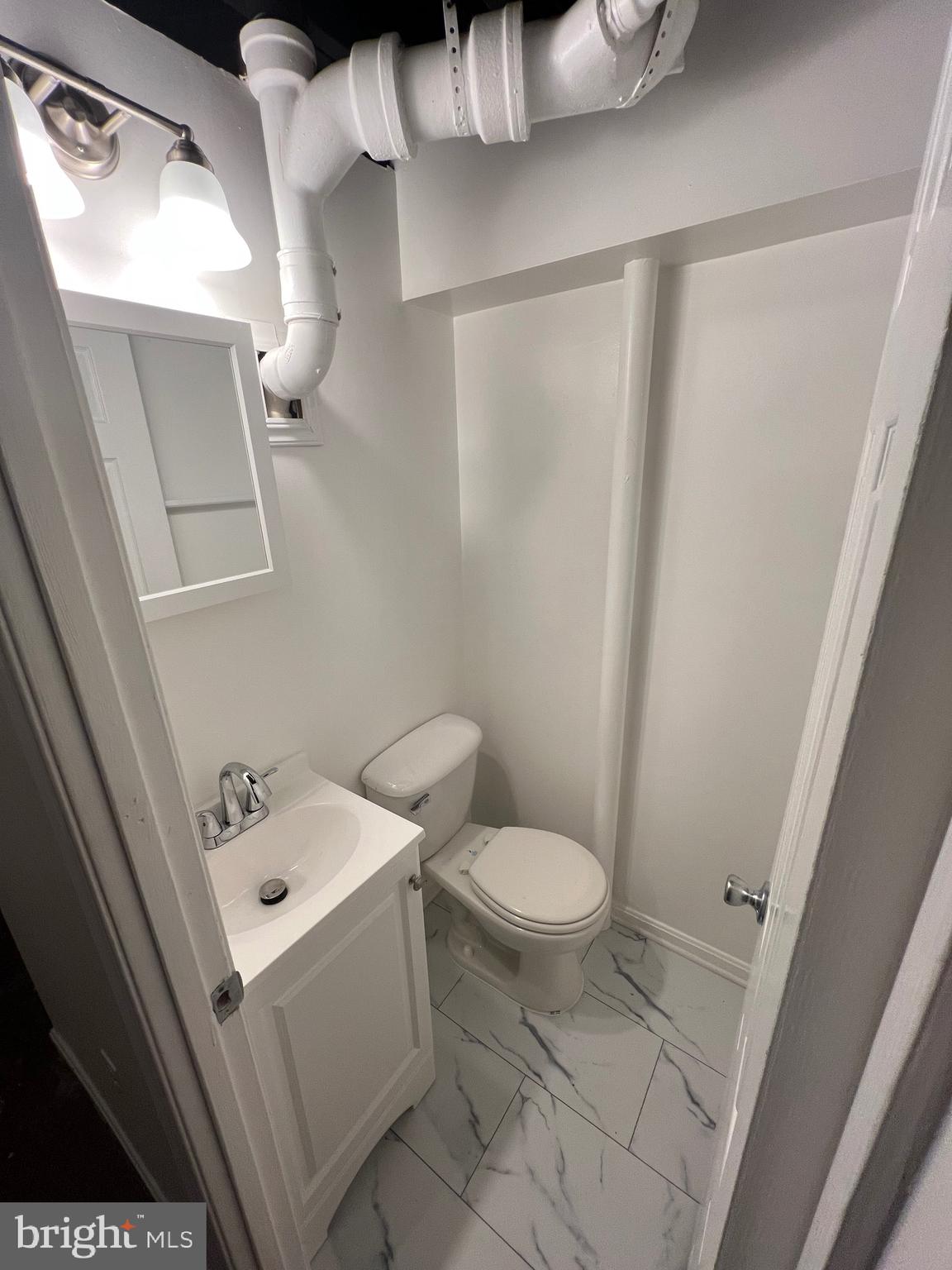 VILLAGE OF OAKLAND MILLS - Residential Lease