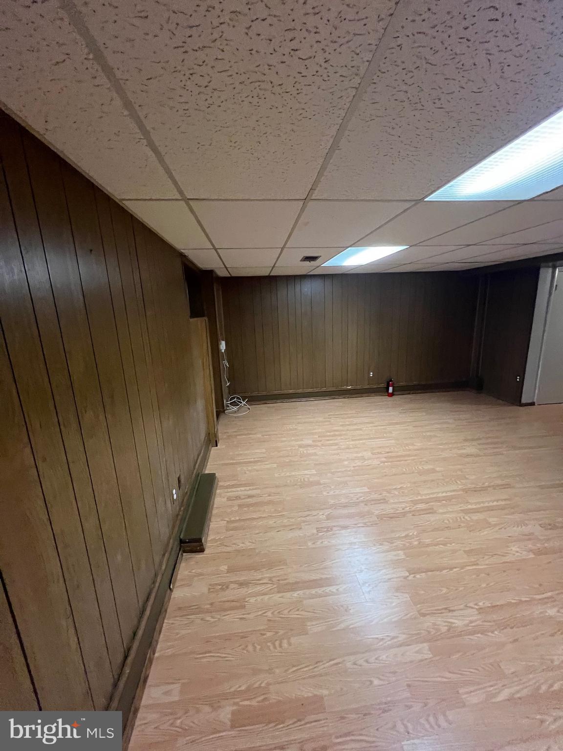 VILLAGE OF OAKLAND MILLS - Residential Lease