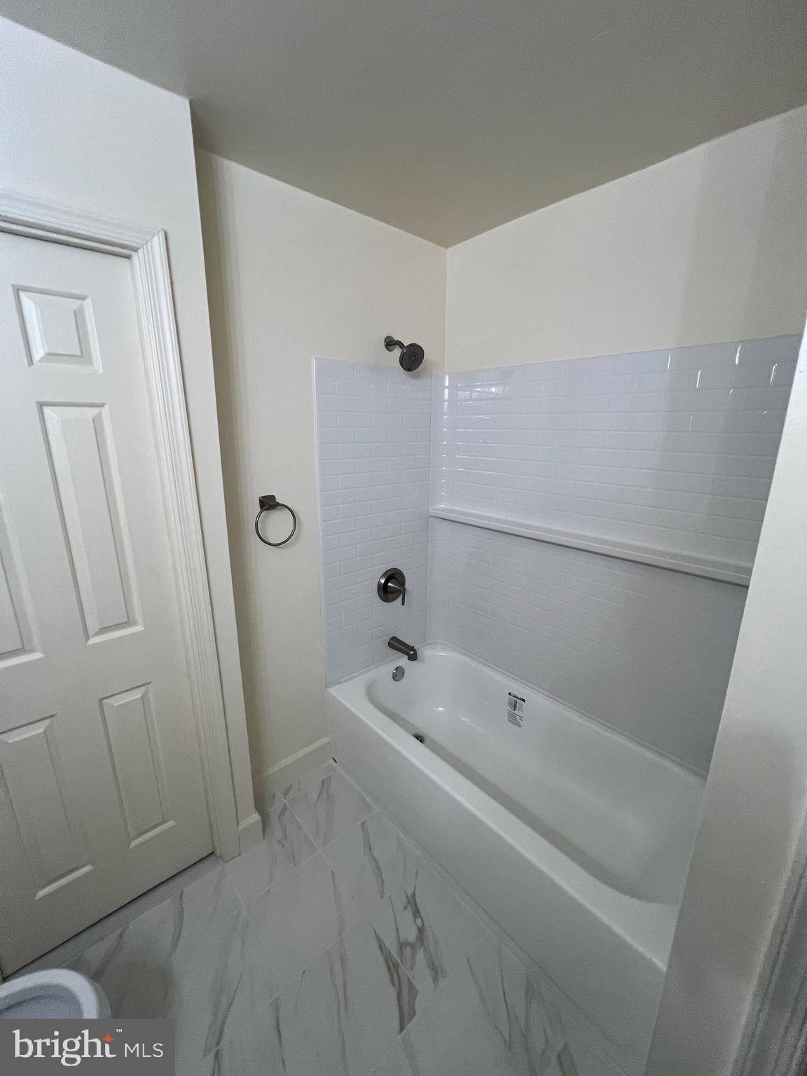 VILLAGE OF OAKLAND MILLS - Residential Lease