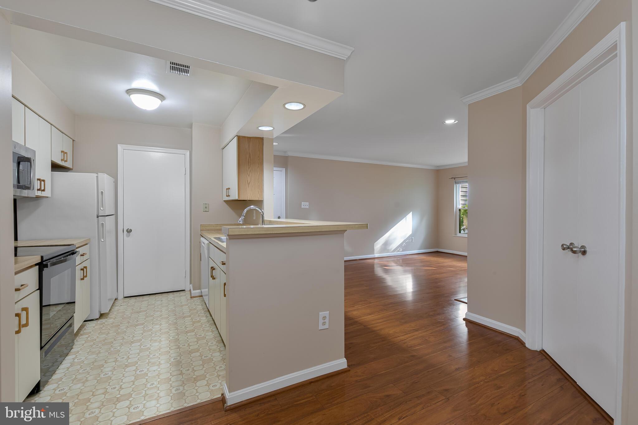7711 LAFAYETTE FOREST DRIVE 02