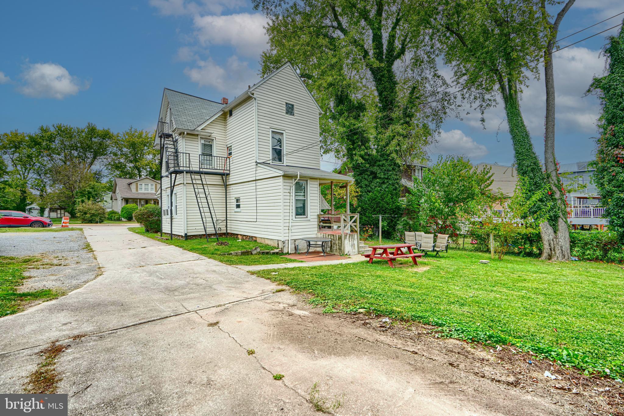 3807 FLEETWOOD AVENUE