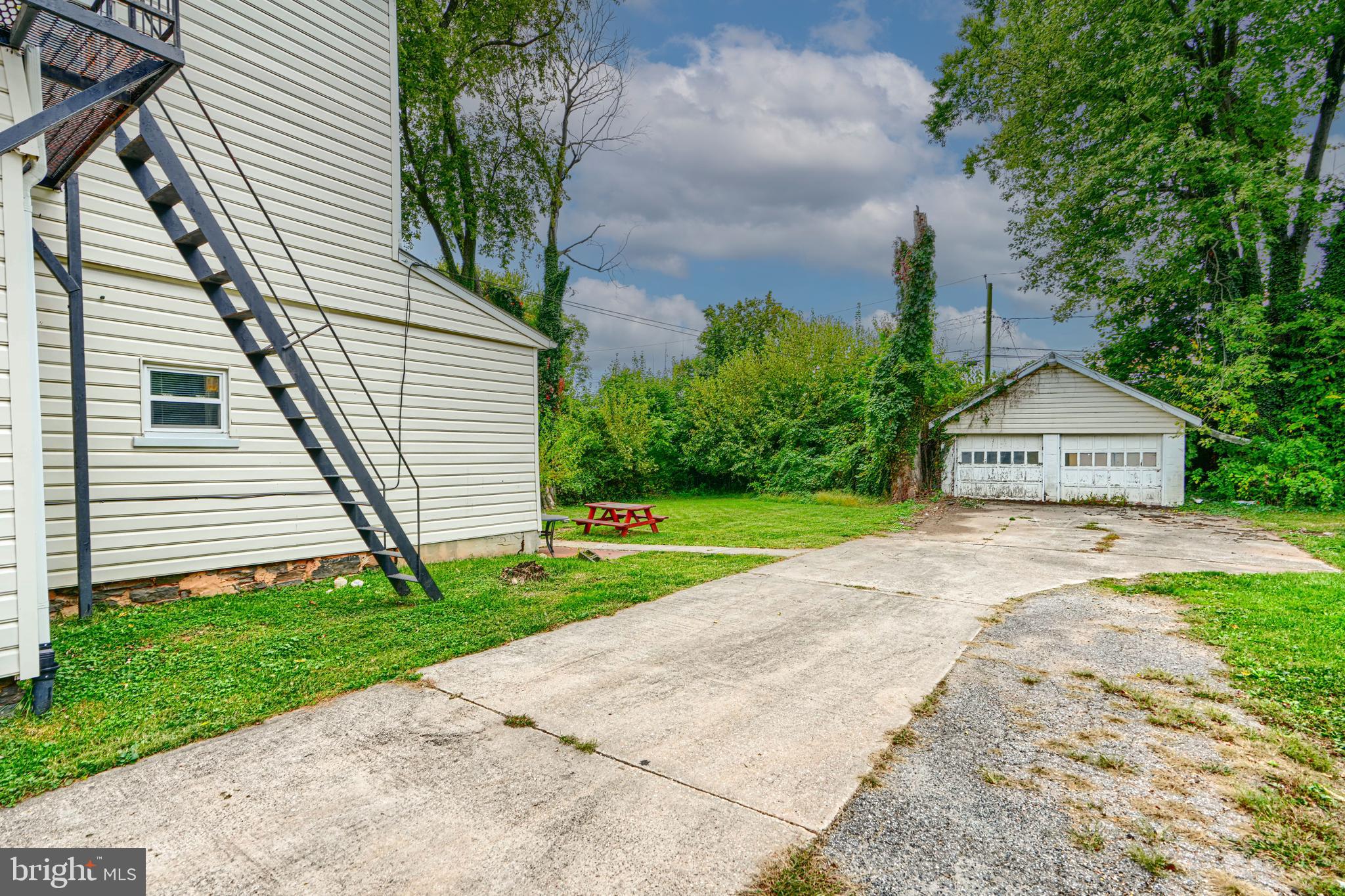 3807 FLEETWOOD AVENUE