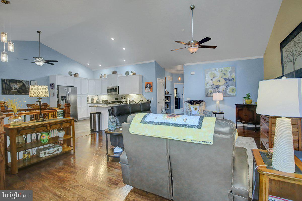 QUAIL RUN CONDOS - Residential