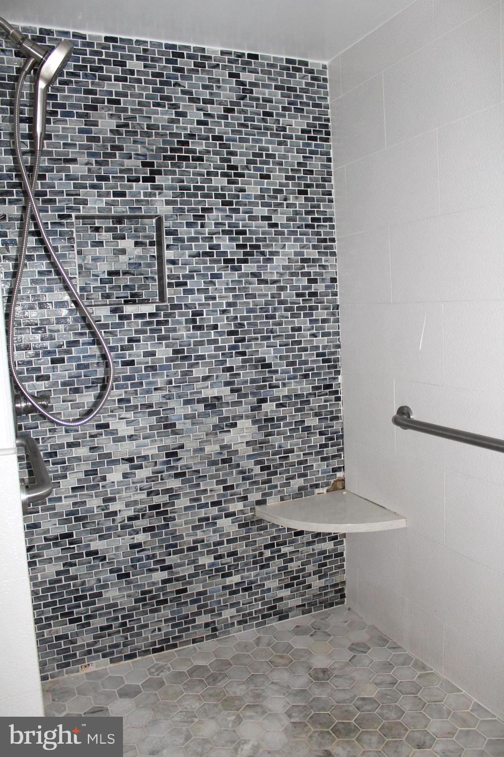 CHERRY GLEN - Residential