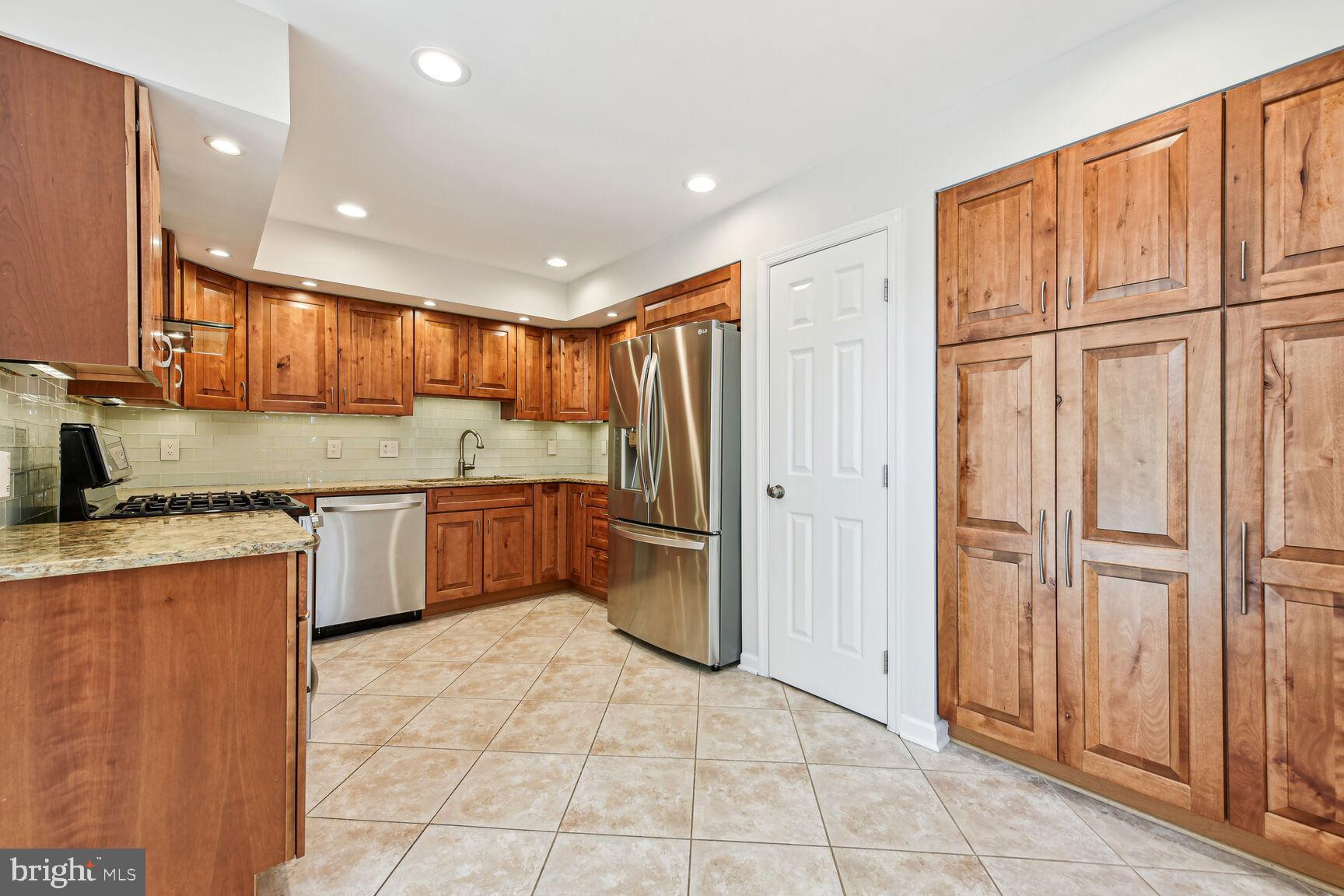 POTOMAC LAKES - Residential