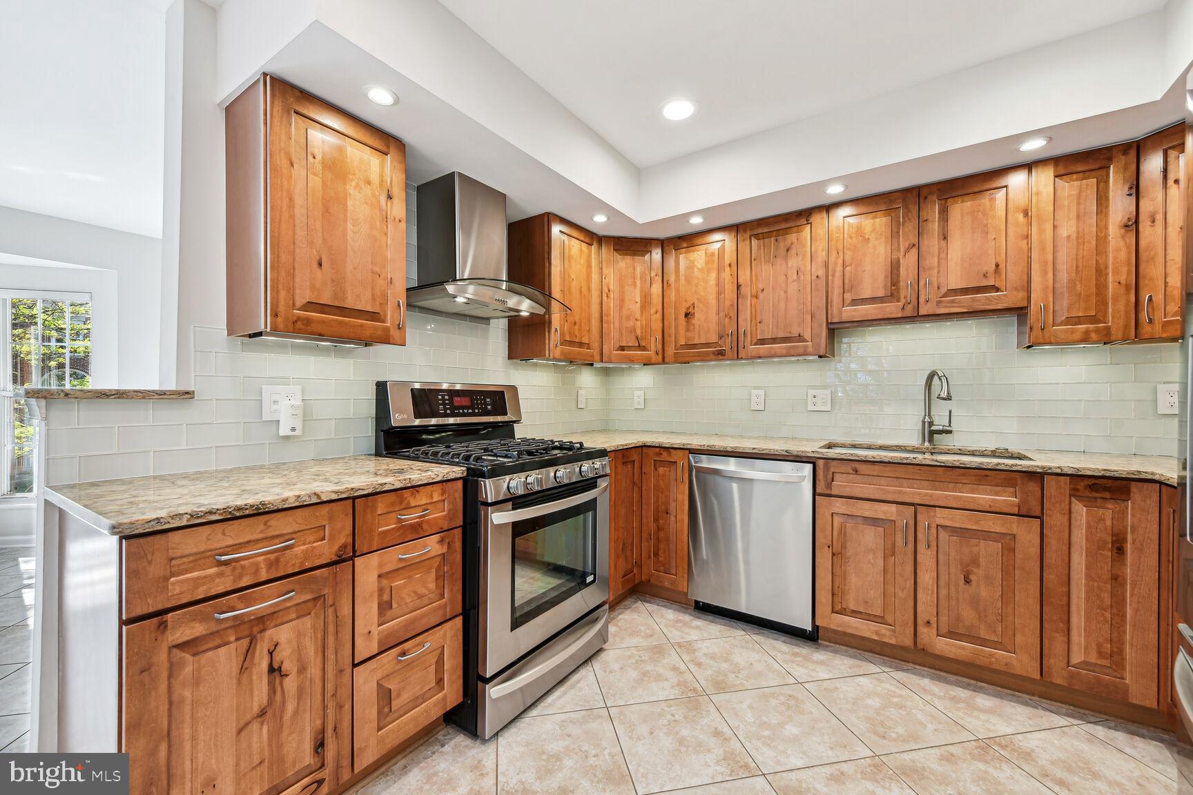 POTOMAC LAKES - Residential