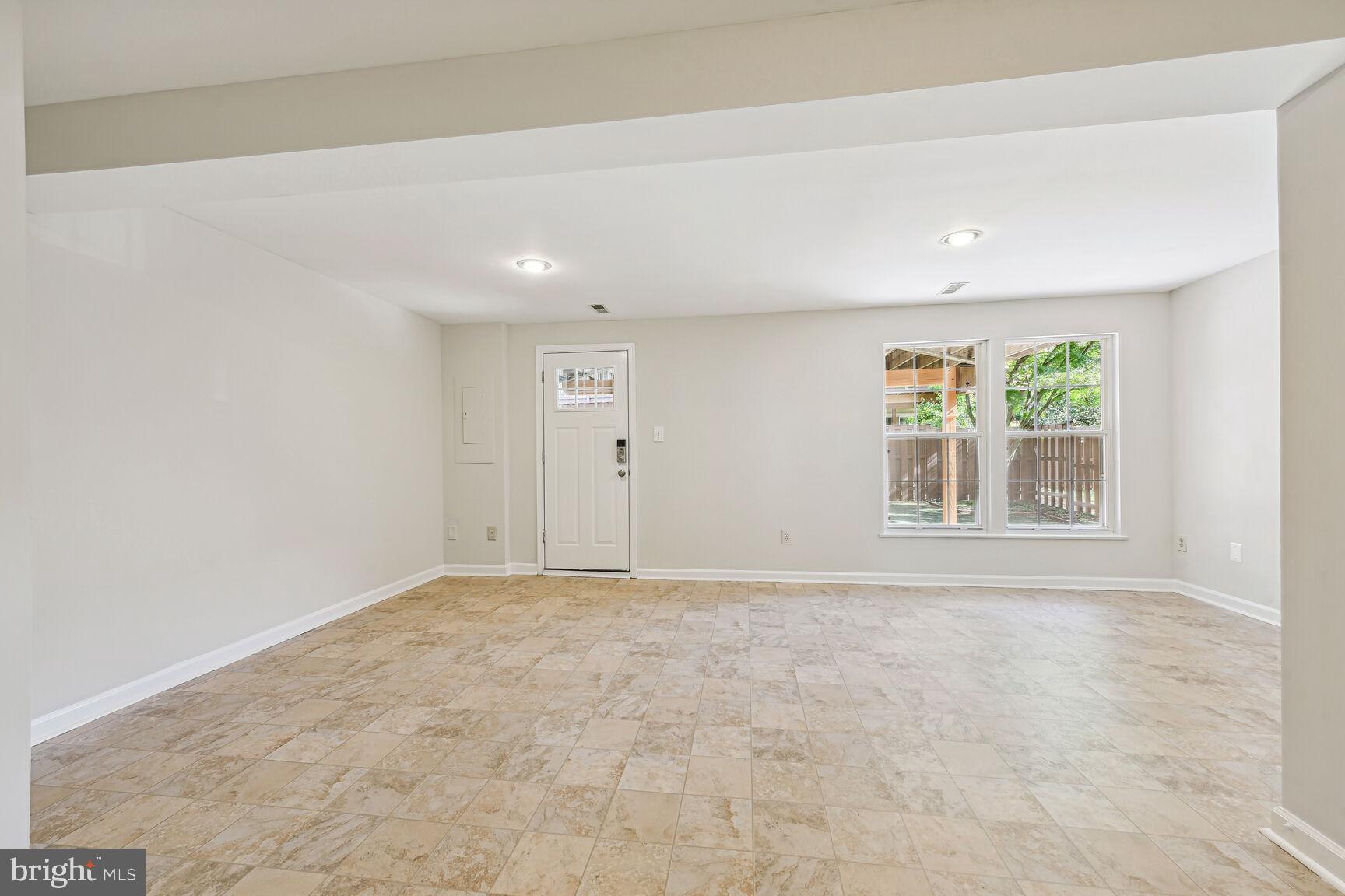 POTOMAC LAKES - Residential