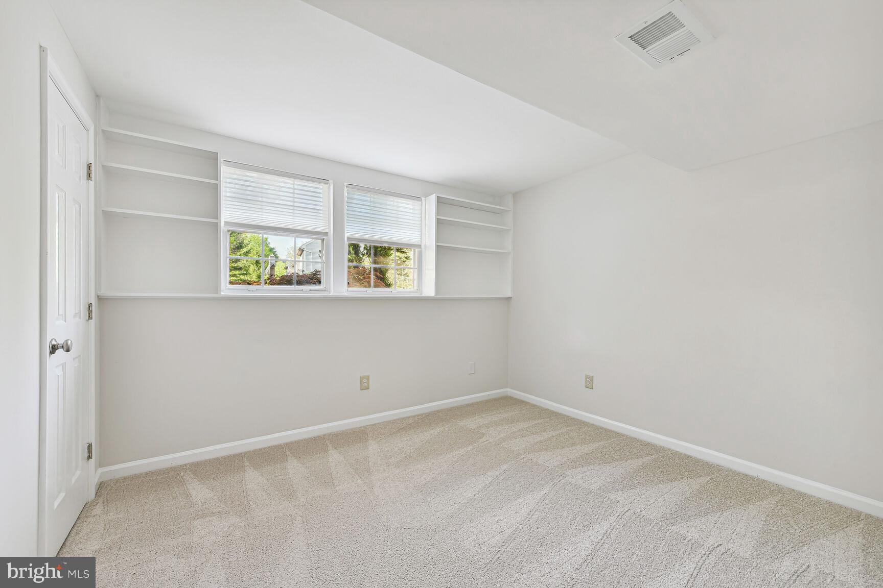 POTOMAC LAKES - Residential