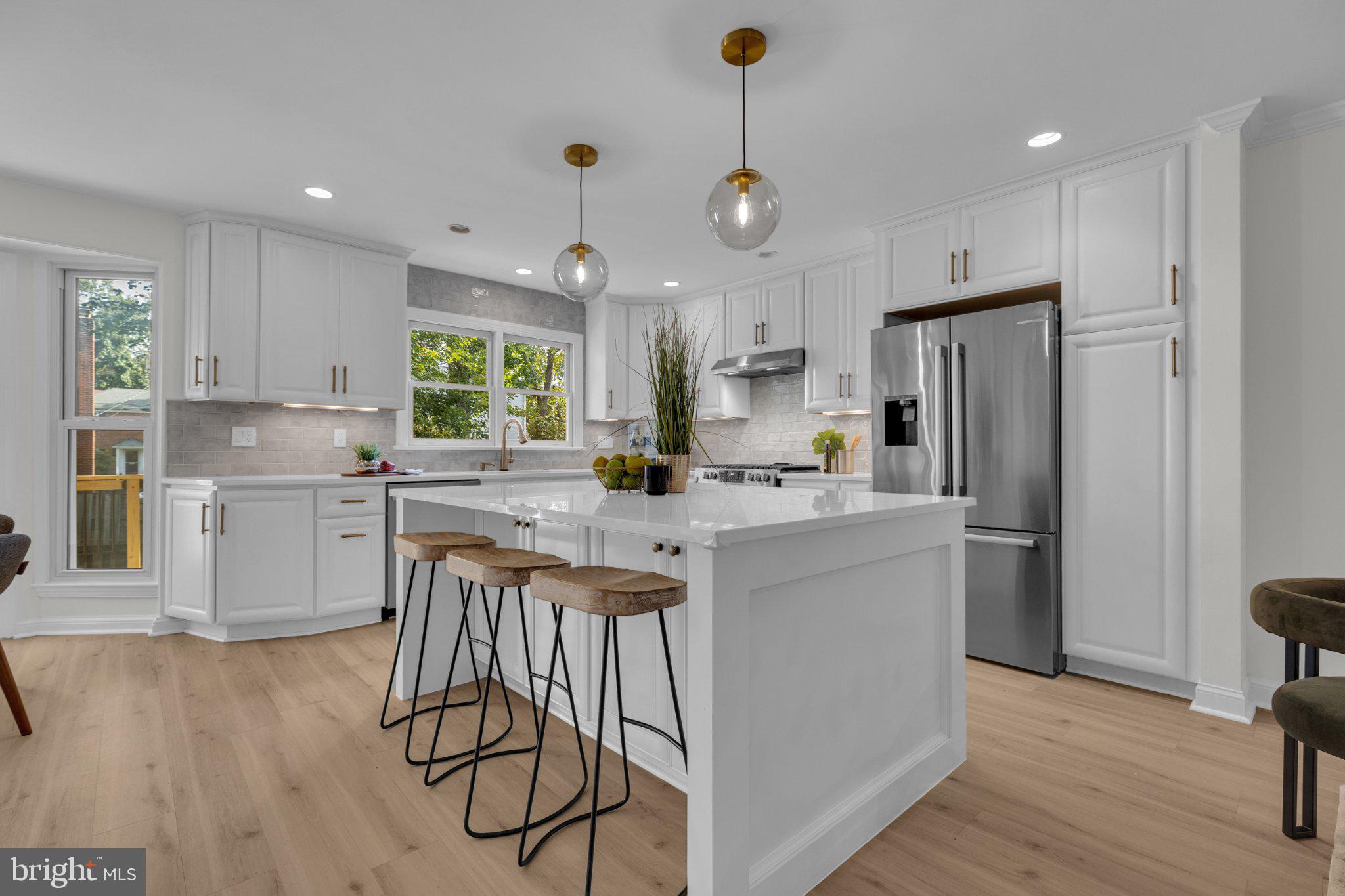 1733 DOGWOOD DRIVE