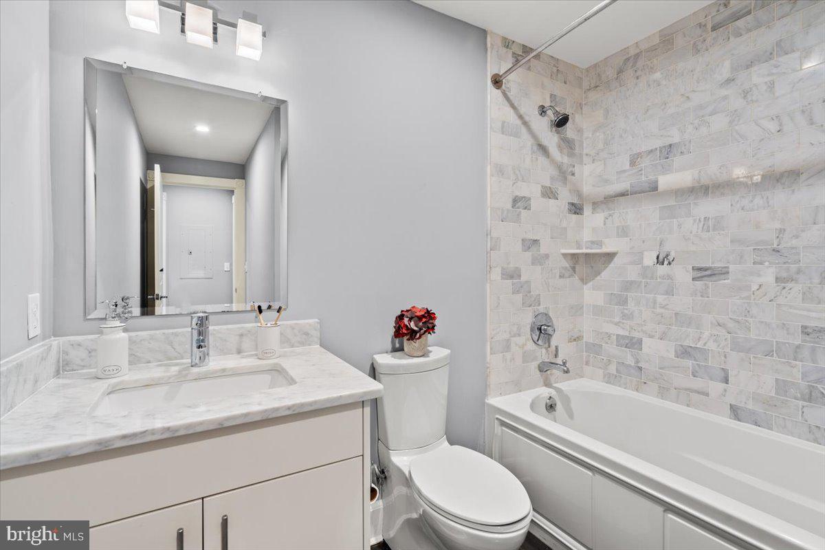 900 NORTH WASHINGTON STREET CONDOMINIUMS - Residential