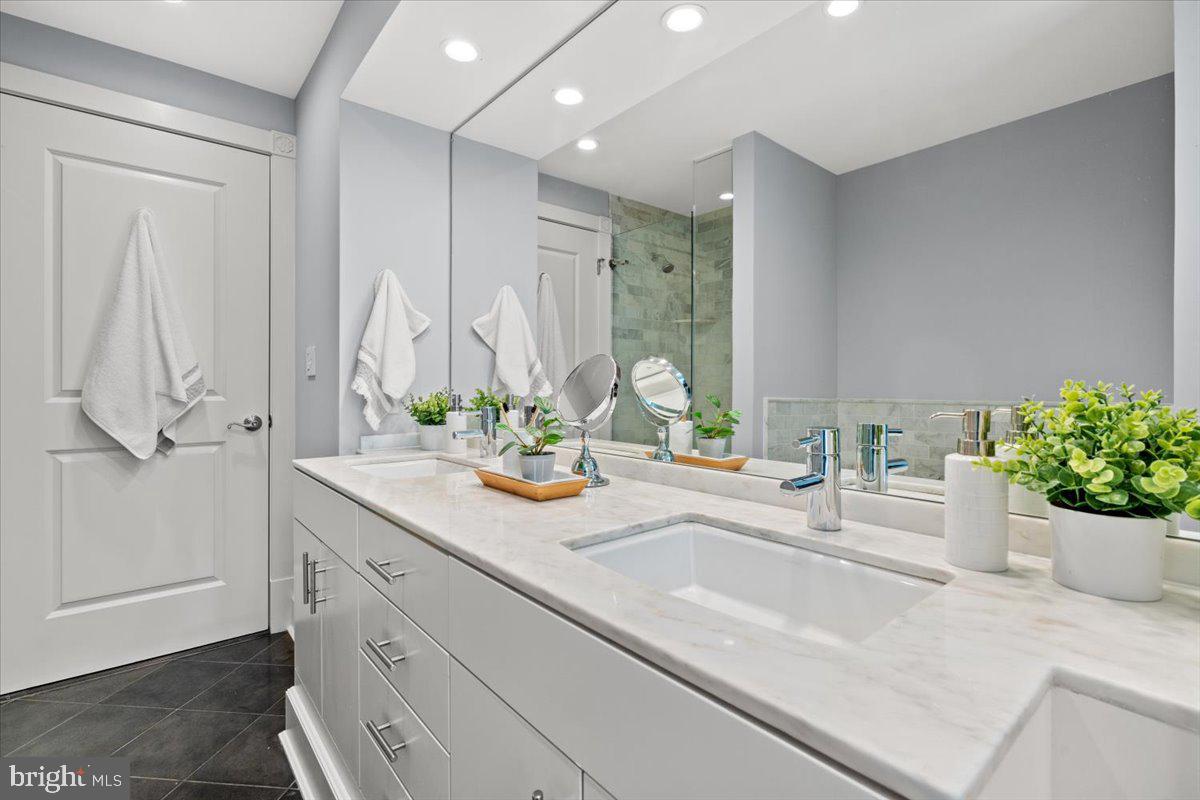 900 NORTH WASHINGTON STREET CONDOMINIUMS - Residential