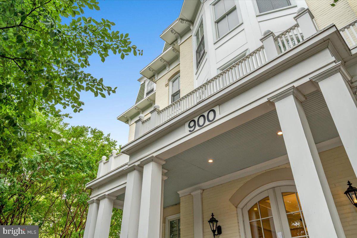 900 NORTH WASHINGTON STREET CONDOMINIUMS - Residential