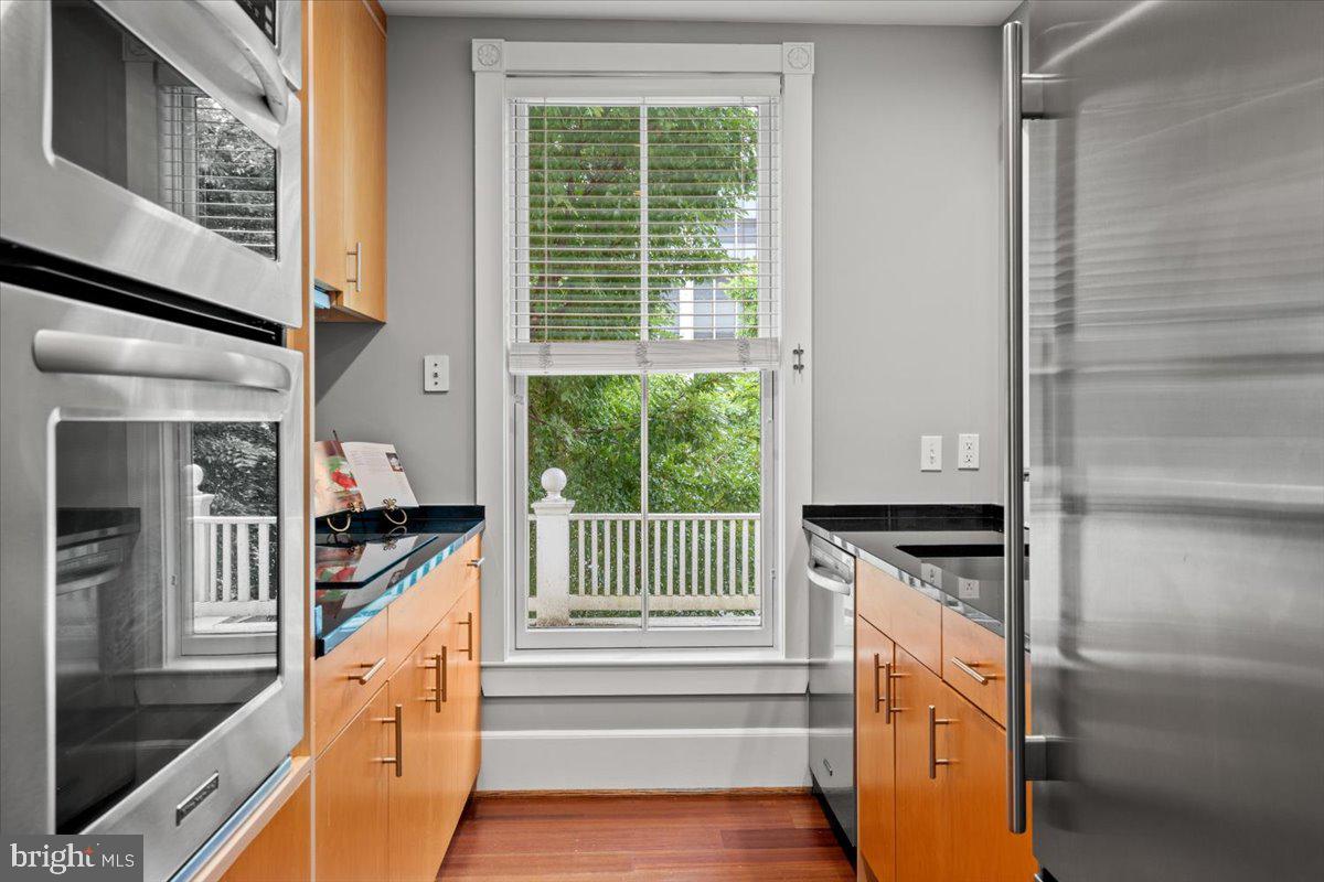 900 NORTH WASHINGTON STREET CONDOMINIUMS - Residential