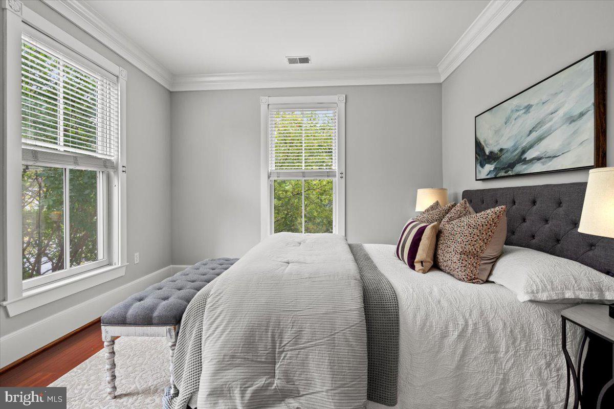 900 NORTH WASHINGTON STREET CONDOMINIUMS - Residential