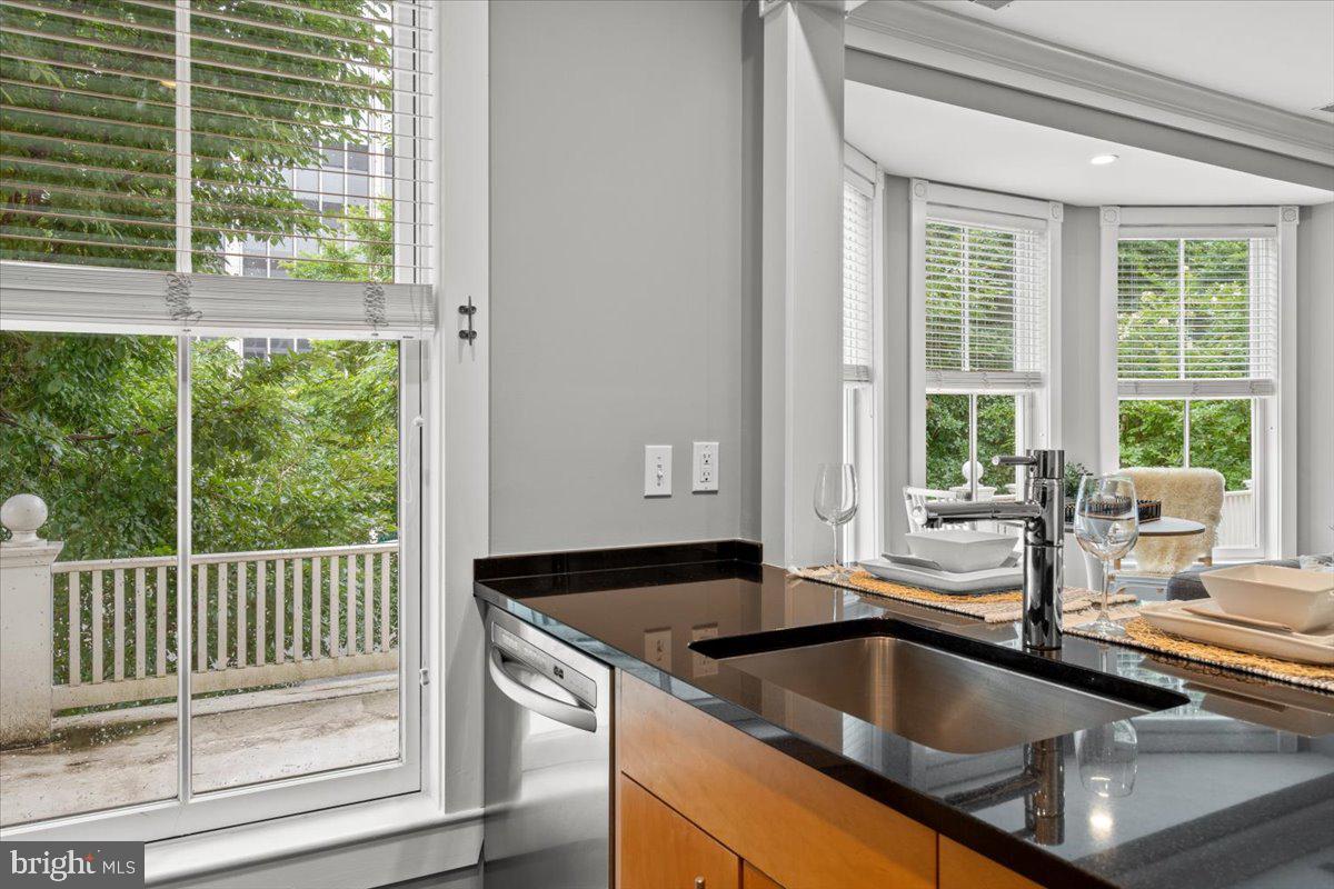 900 NORTH WASHINGTON STREET CONDOMINIUMS - Residential