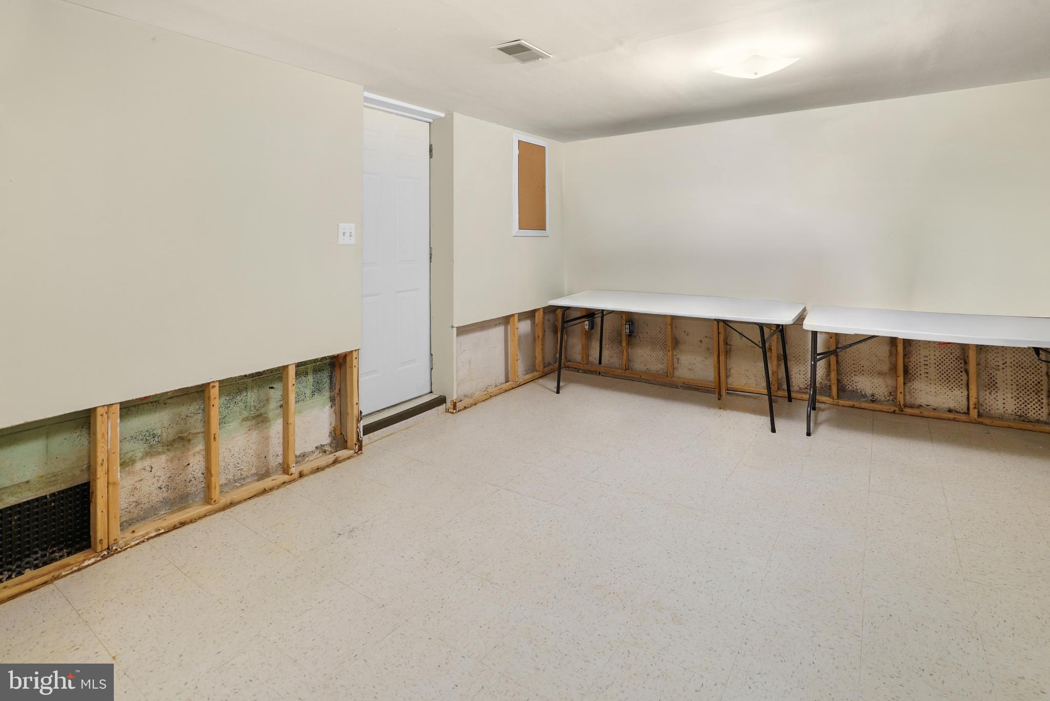 WARRLINDA VILLAGE - Residential