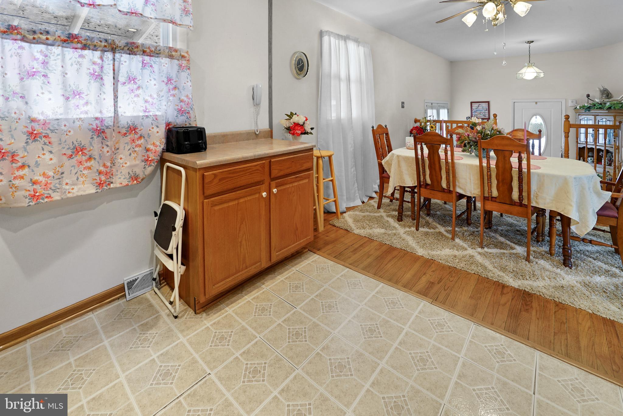 WARRLINDA VILLAGE - Residential